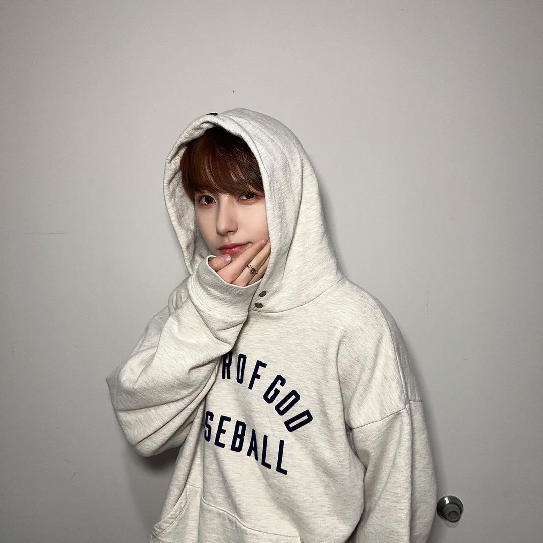 Fear of God Baseball Hoodie Cream Heather 착용 스타일