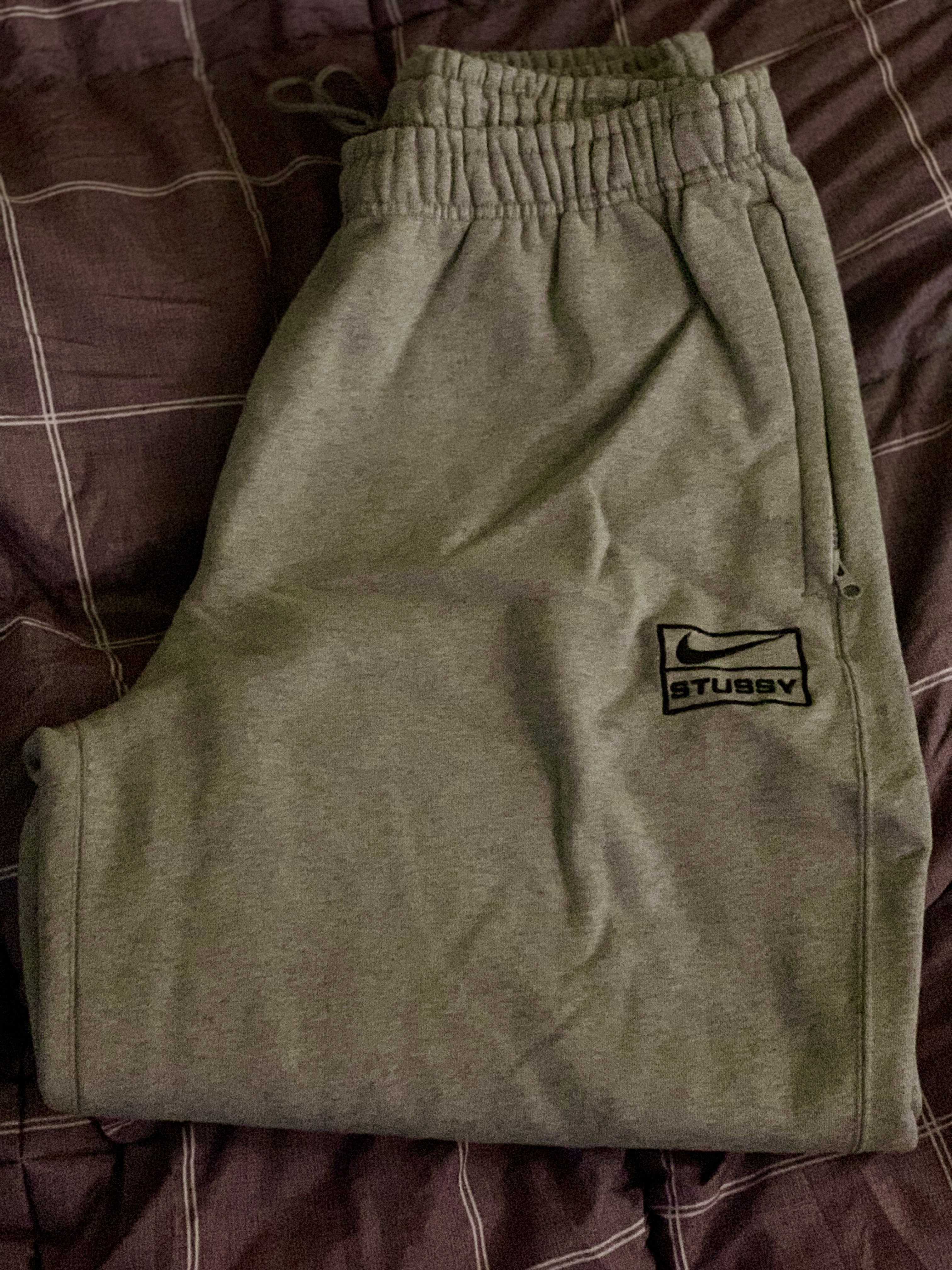 Nike x Stussy NRG Fleece Pants Dark Grey Heather (DO9340-063) 착용 스타일