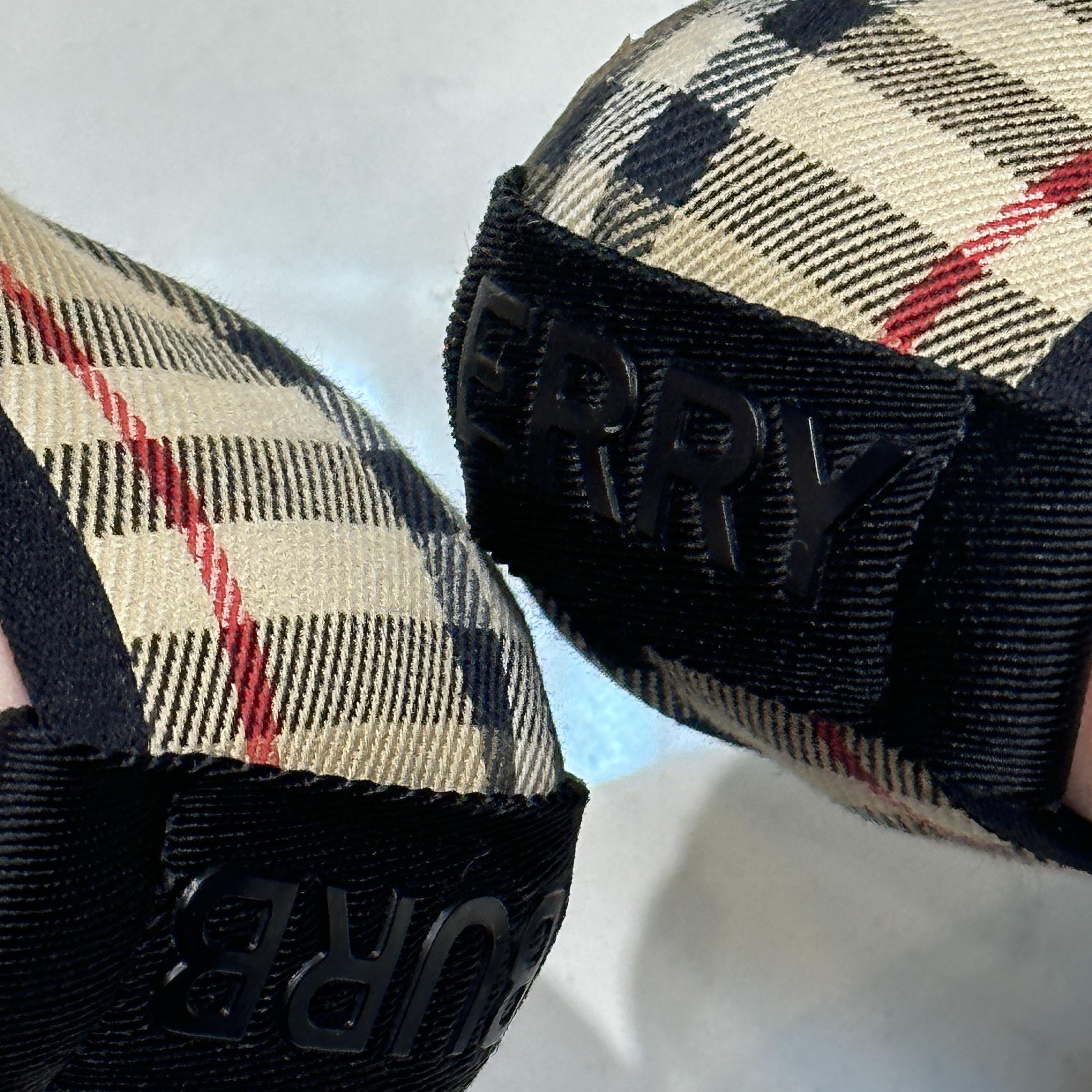(W) Burberry Vintage Check Ballerina Archive Beige 착용 스타일