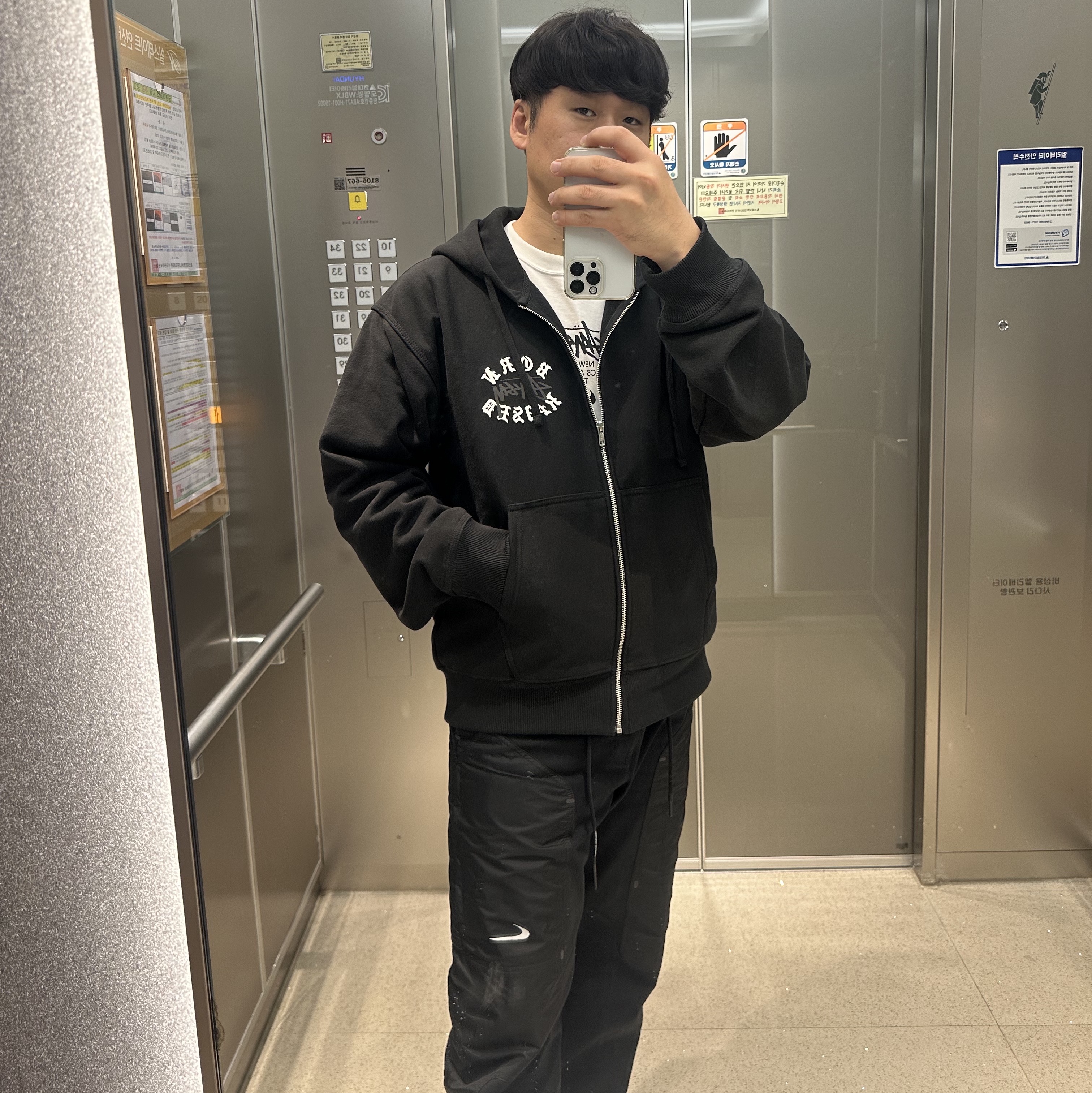 Stussy x Born X Raised Logo Zip Hoodie Black, Nike x Off-White NRG Pants Black 착용 스타일 - 2