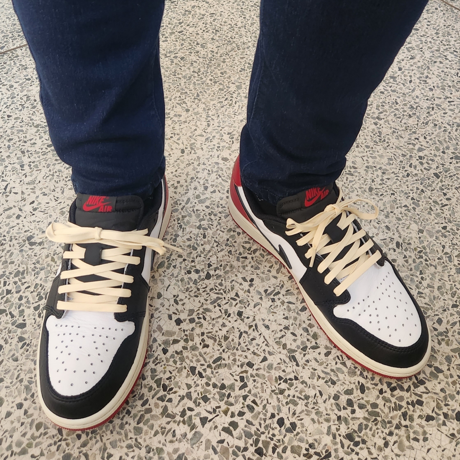 Jordan 1 Retro Low OG Black Toe 착용 스타일 - 1