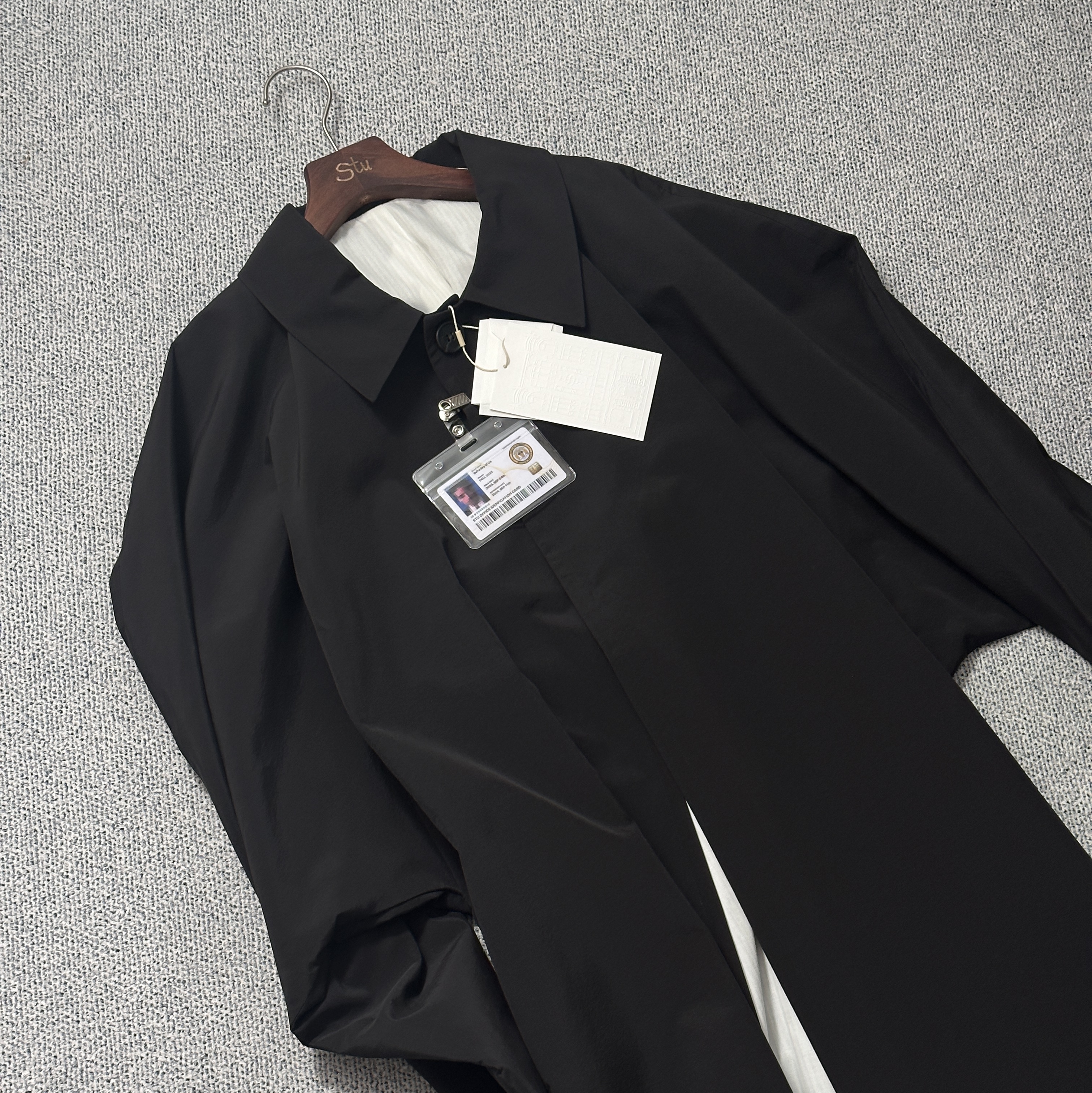 STU Hook Dolman Coat Black with Name Tag 착용 스타일 - 3