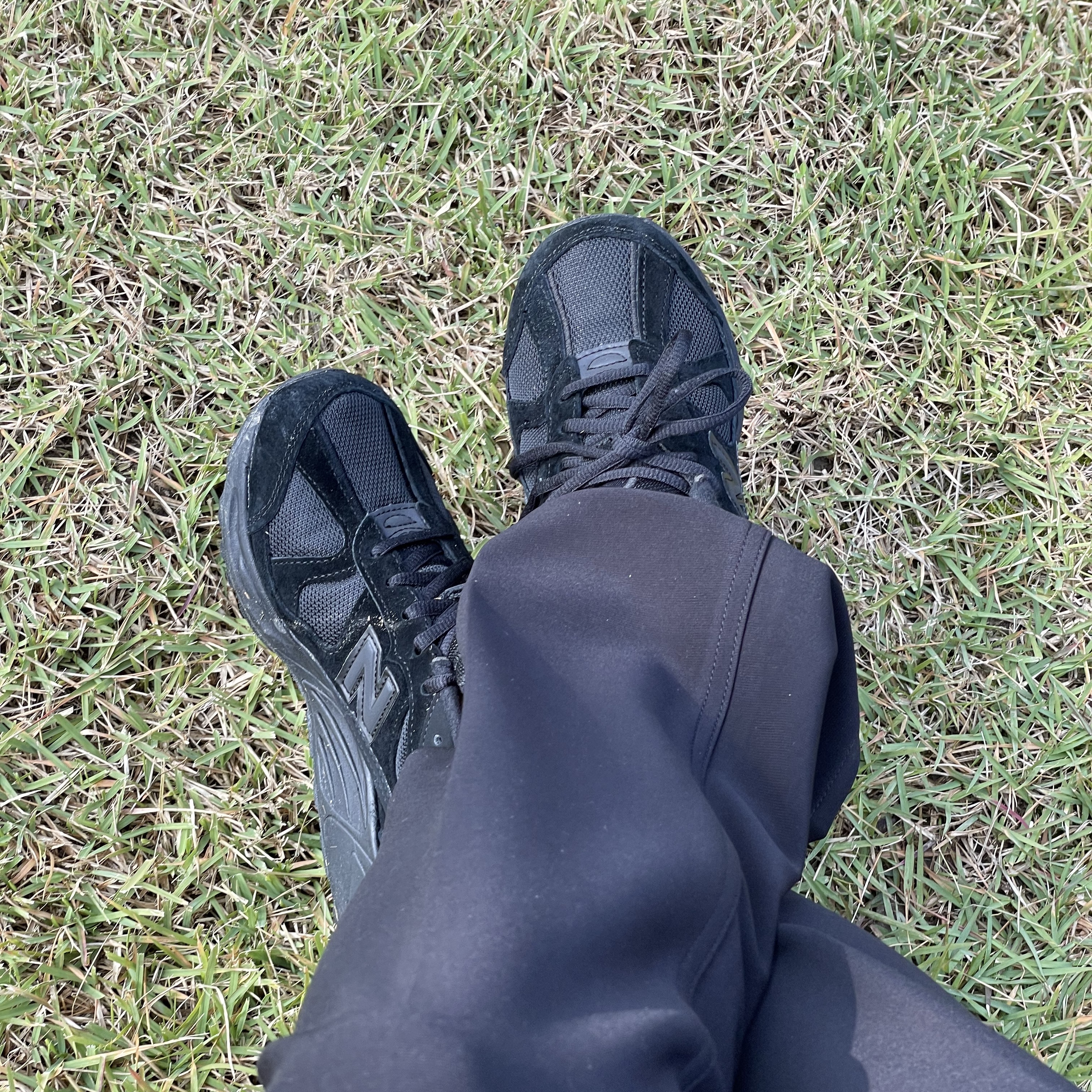 New Balance 878 Triple Black 착용 스타일 - 3