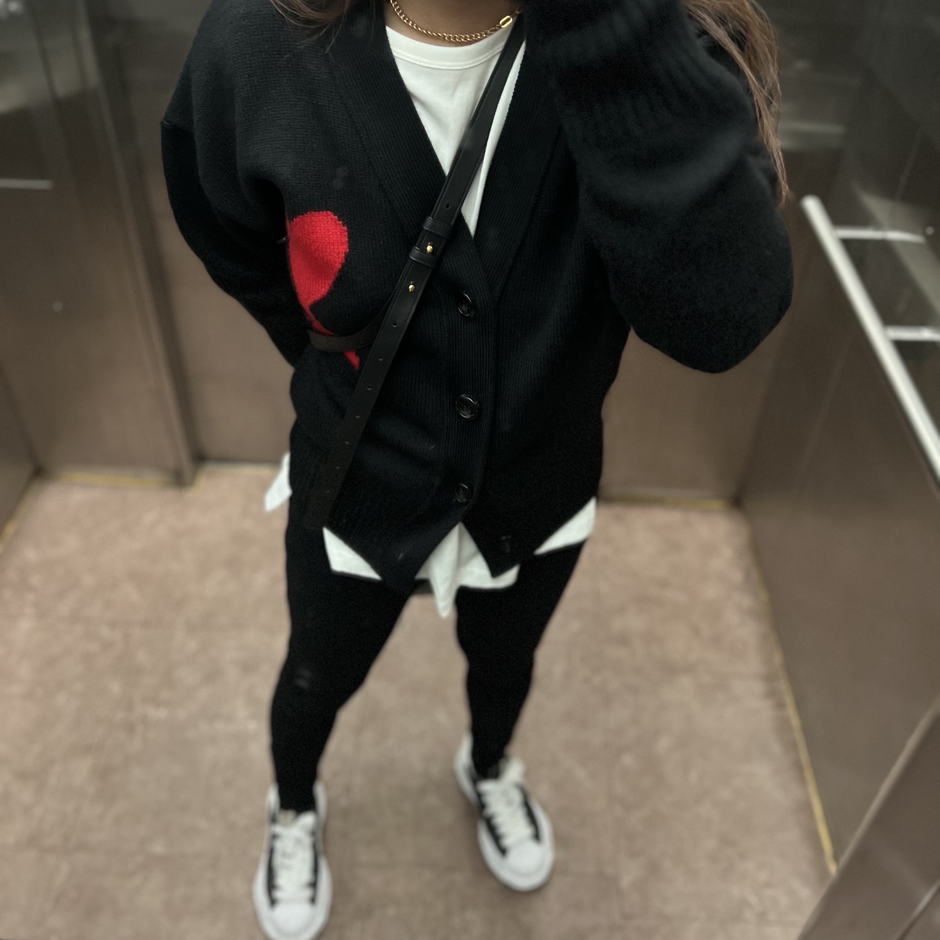 AMI de Coeur Oversize Intarsia Cardigan Black, Maison Mihara Yasuhiro Blakey OG Sole Canvas Low-top Sneakers Black White 착용 스타일