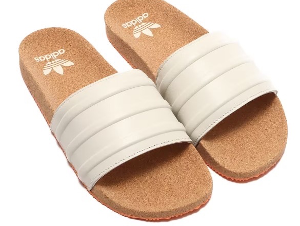 Adidas Adilette Premium Slide Aluminium 착용 스타일