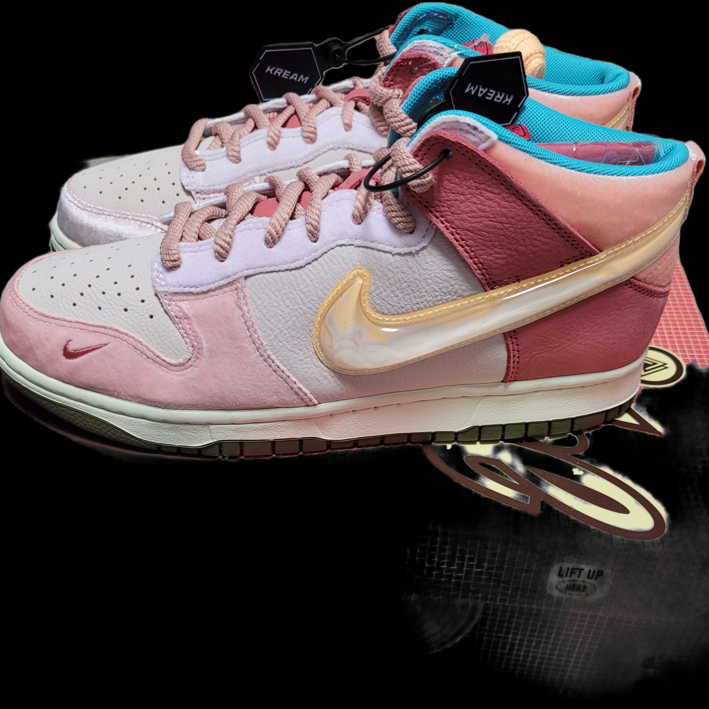 Nike x Social Status Dunk Mid Free Lunch Strawberry Milk 착용 스타일 - 4