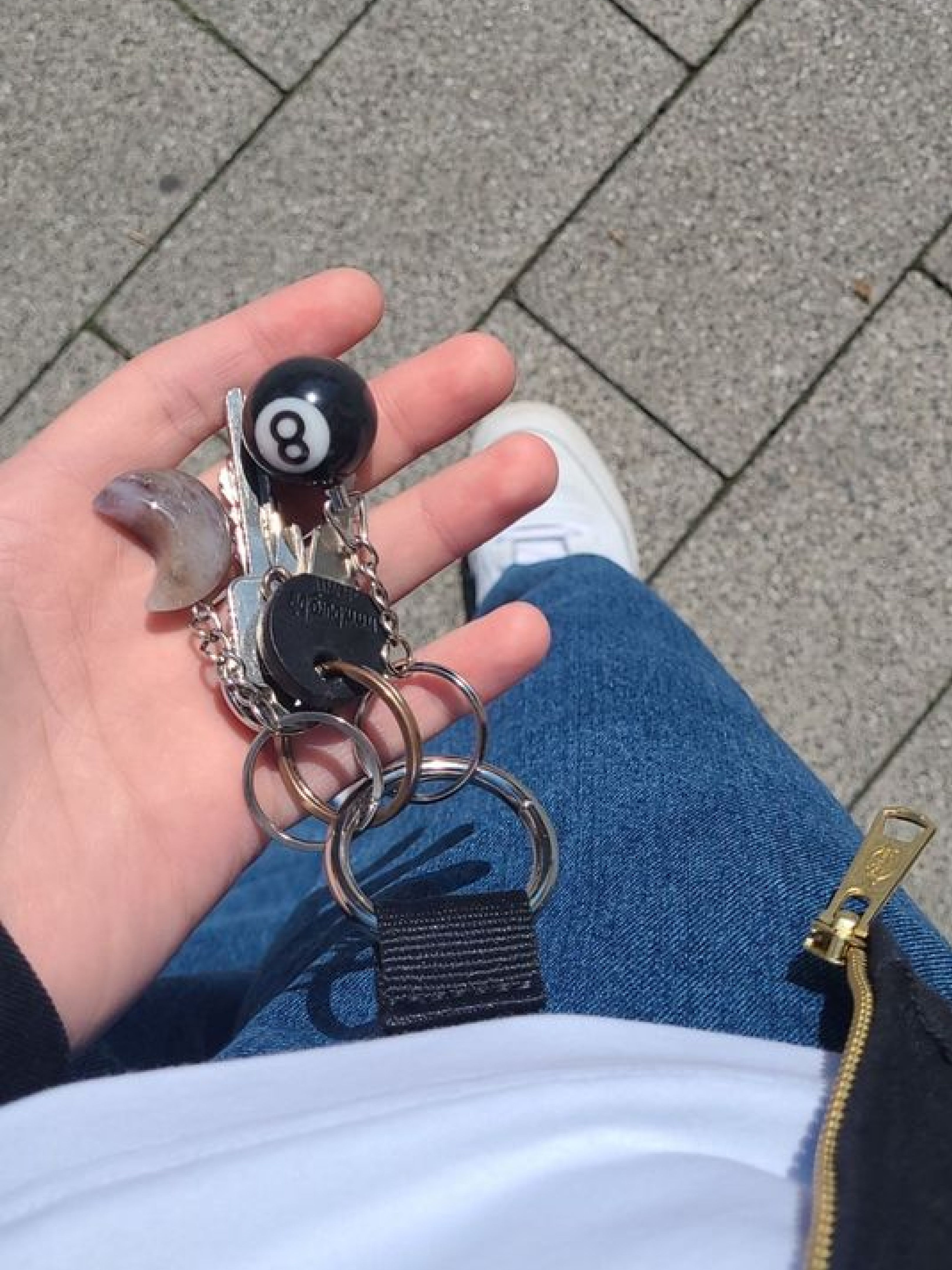 Stussy 8 Ball Keychain Black, Maison Margiela Keyring Calfskin Wallet Black 착용 스타일 - 5