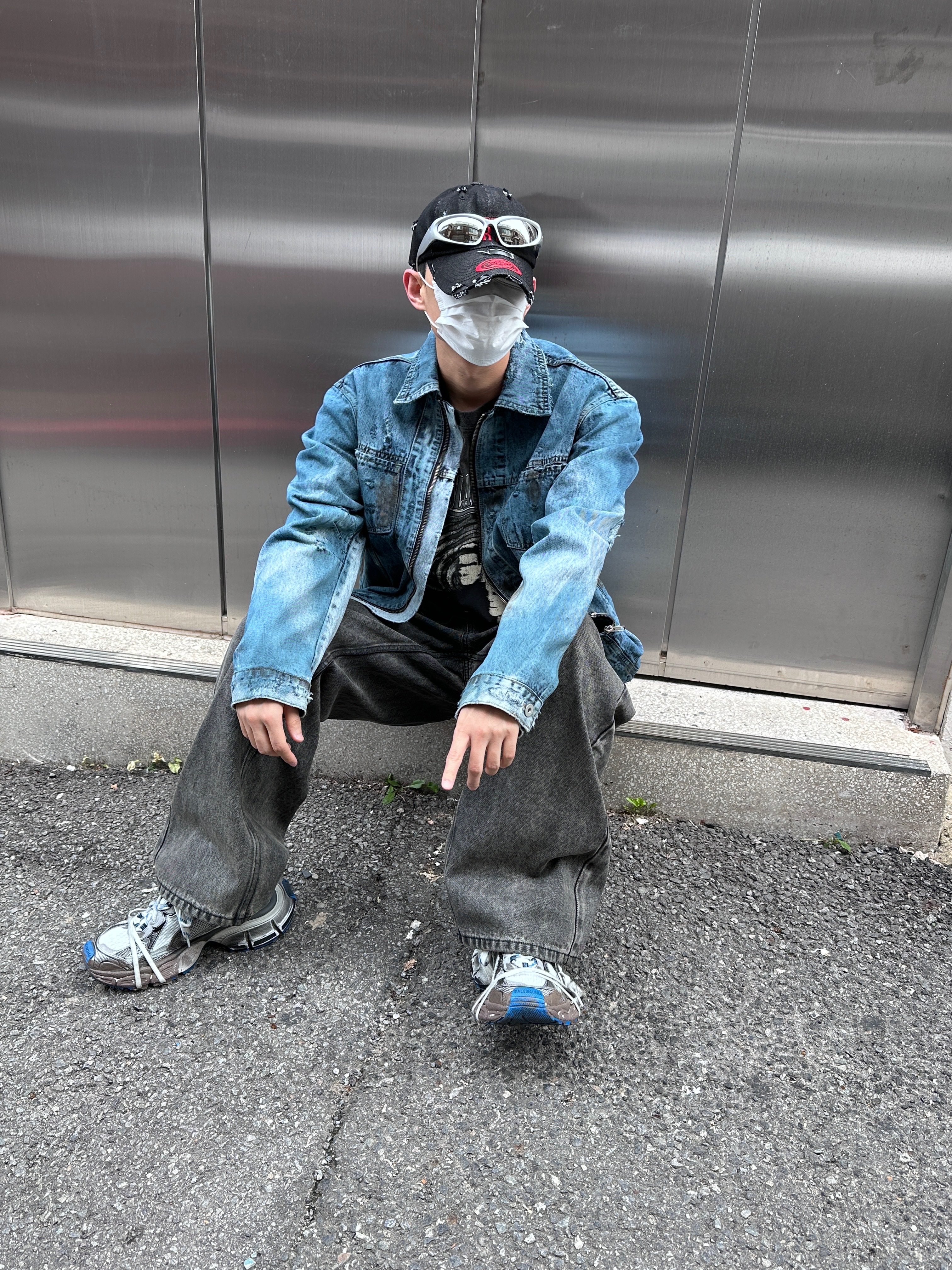 Balenciaga 3XL Sneakers Worn Out Grey White Blue 착용 스타일 - 4