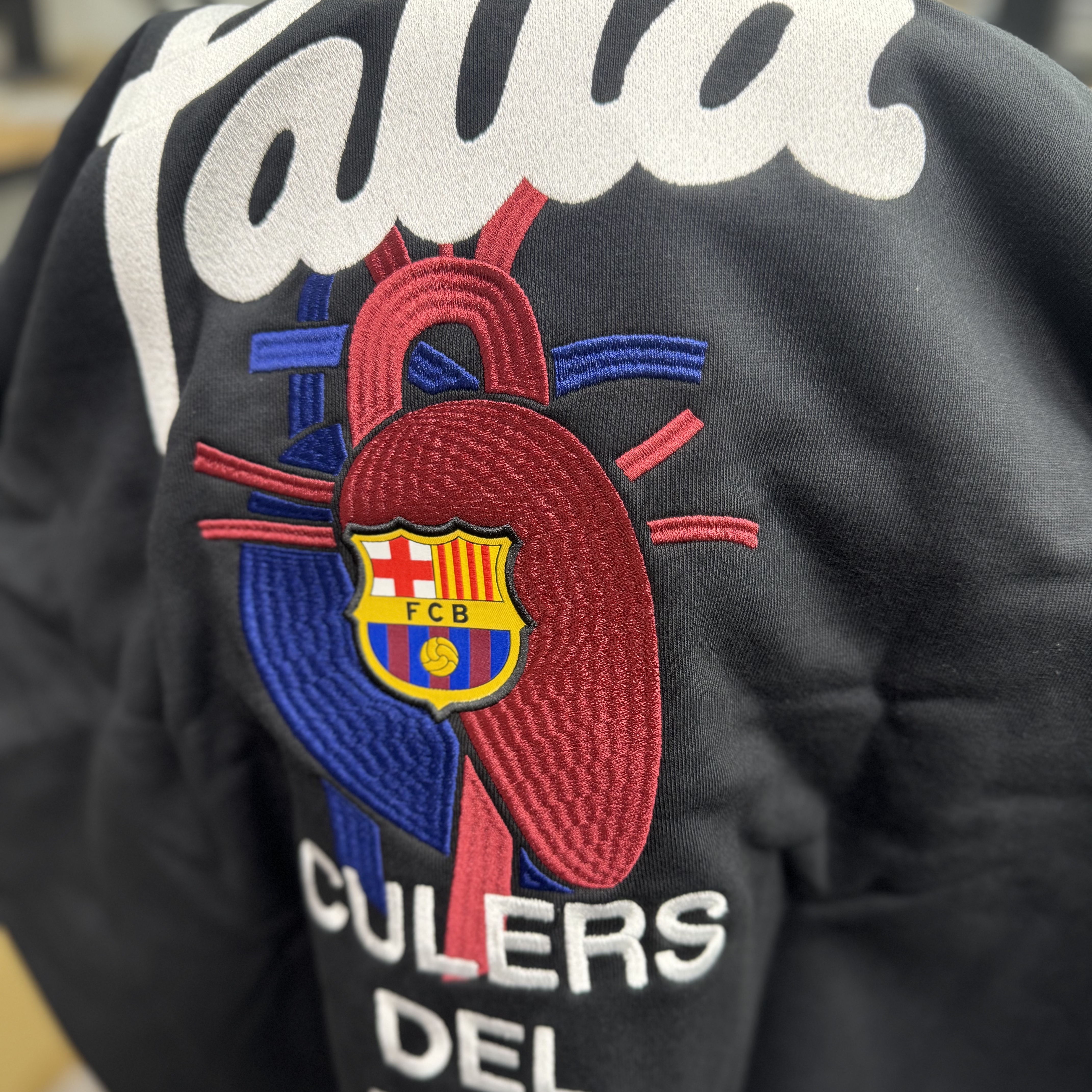 Nike x Patta x FC Barcelona Solo Swoosh Hoodie Culers del Món (FD4147-010) 착용 스타일 - 5