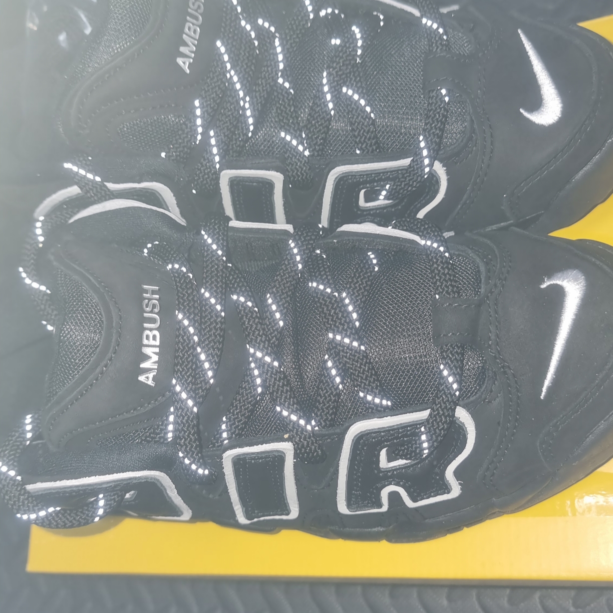 Nike x Ambush Air More Uptempo Low Black and White 착용 스타일 - 1