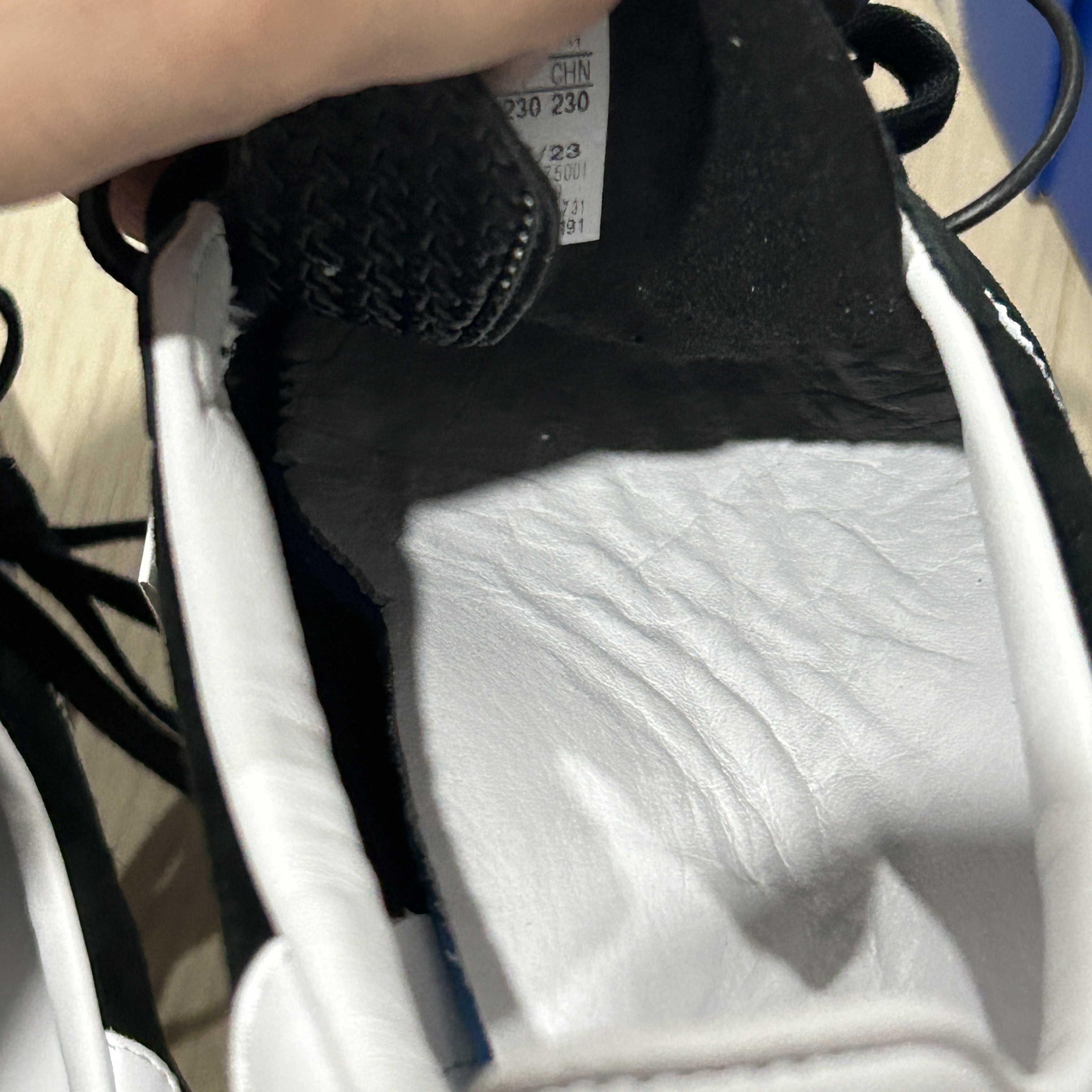 Adidas Gazelle Indoor Core Black 착용 스타일 - 3