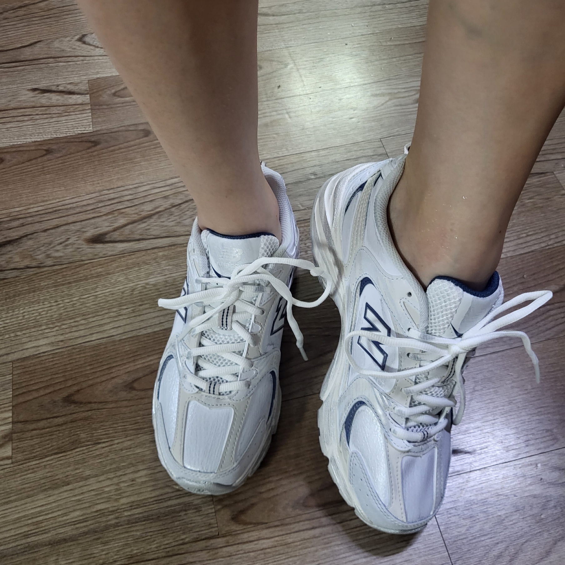 New Balance 530 White Indigo Blue 착용 스타일