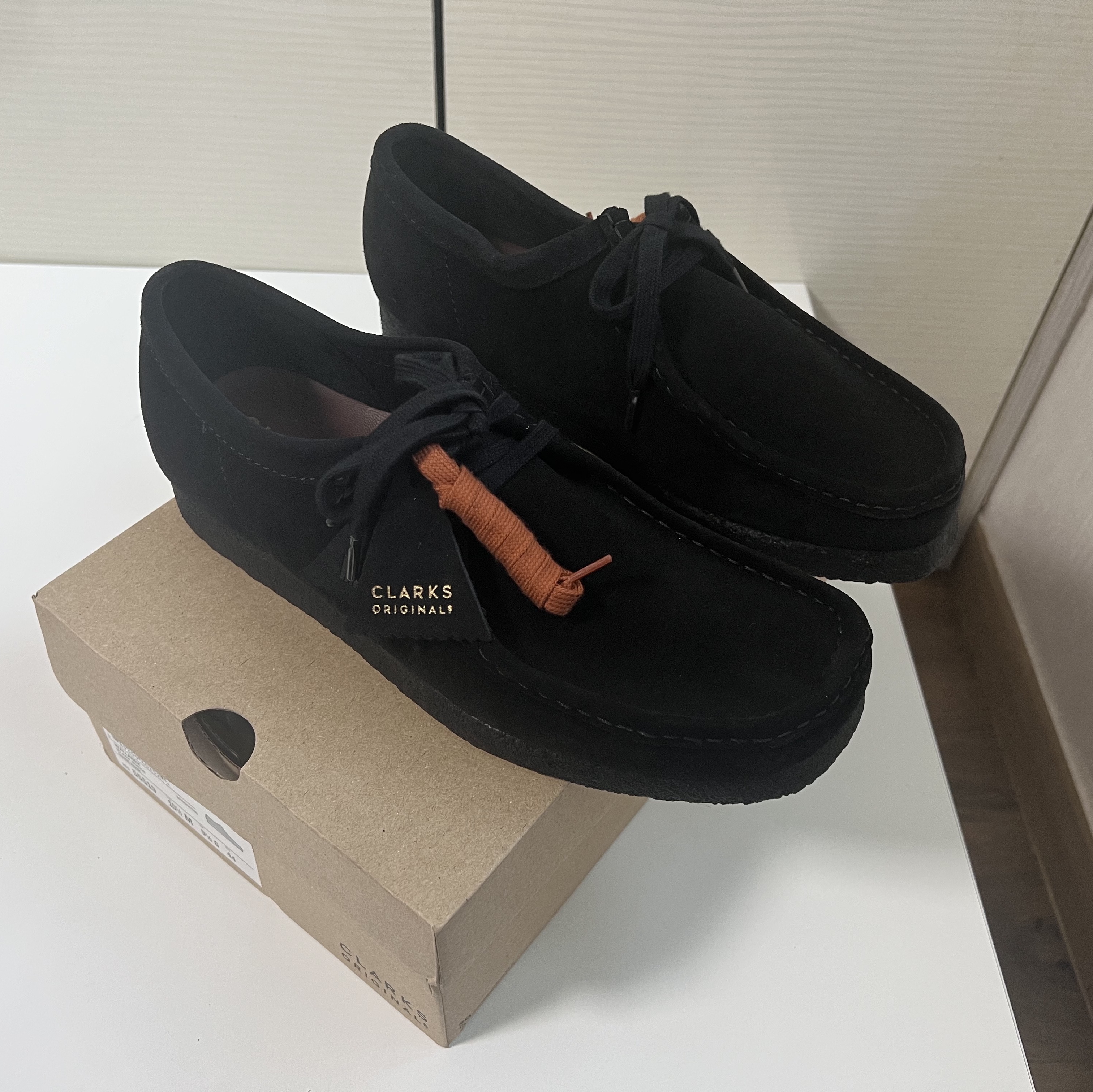 Clarks Wallabee Black Suede 착용 스타일