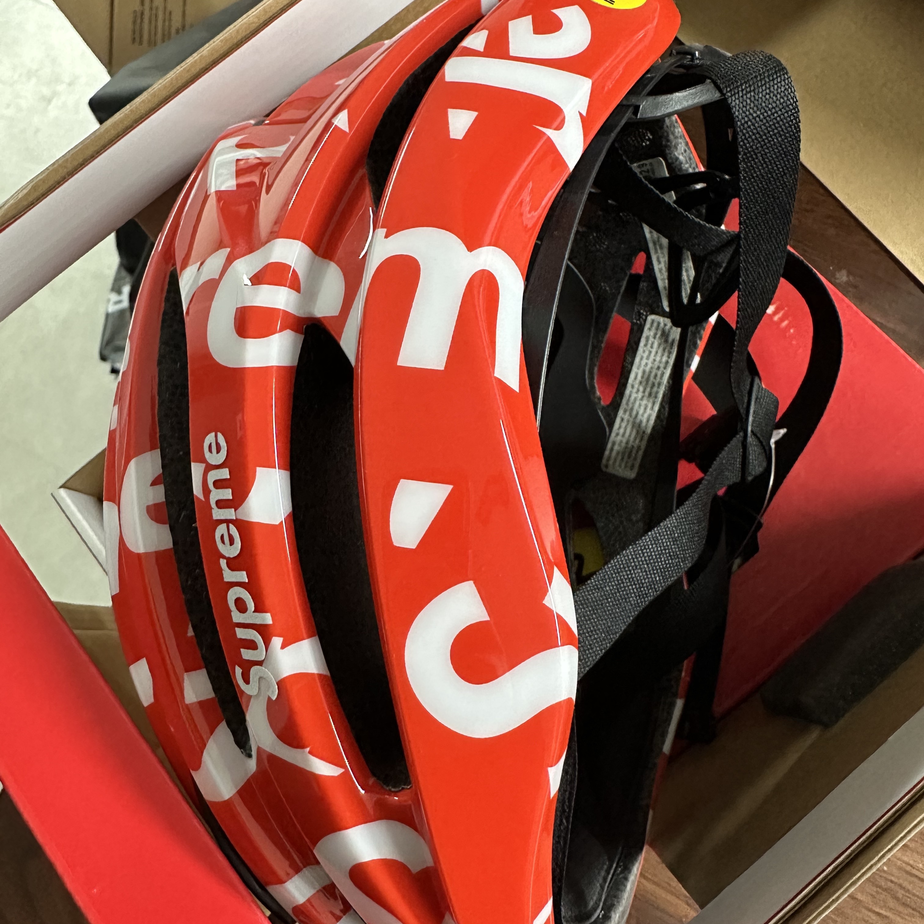 Supreme Giro Syntax MIPS Helmet Red - 20SS 착용 스타일 - 1