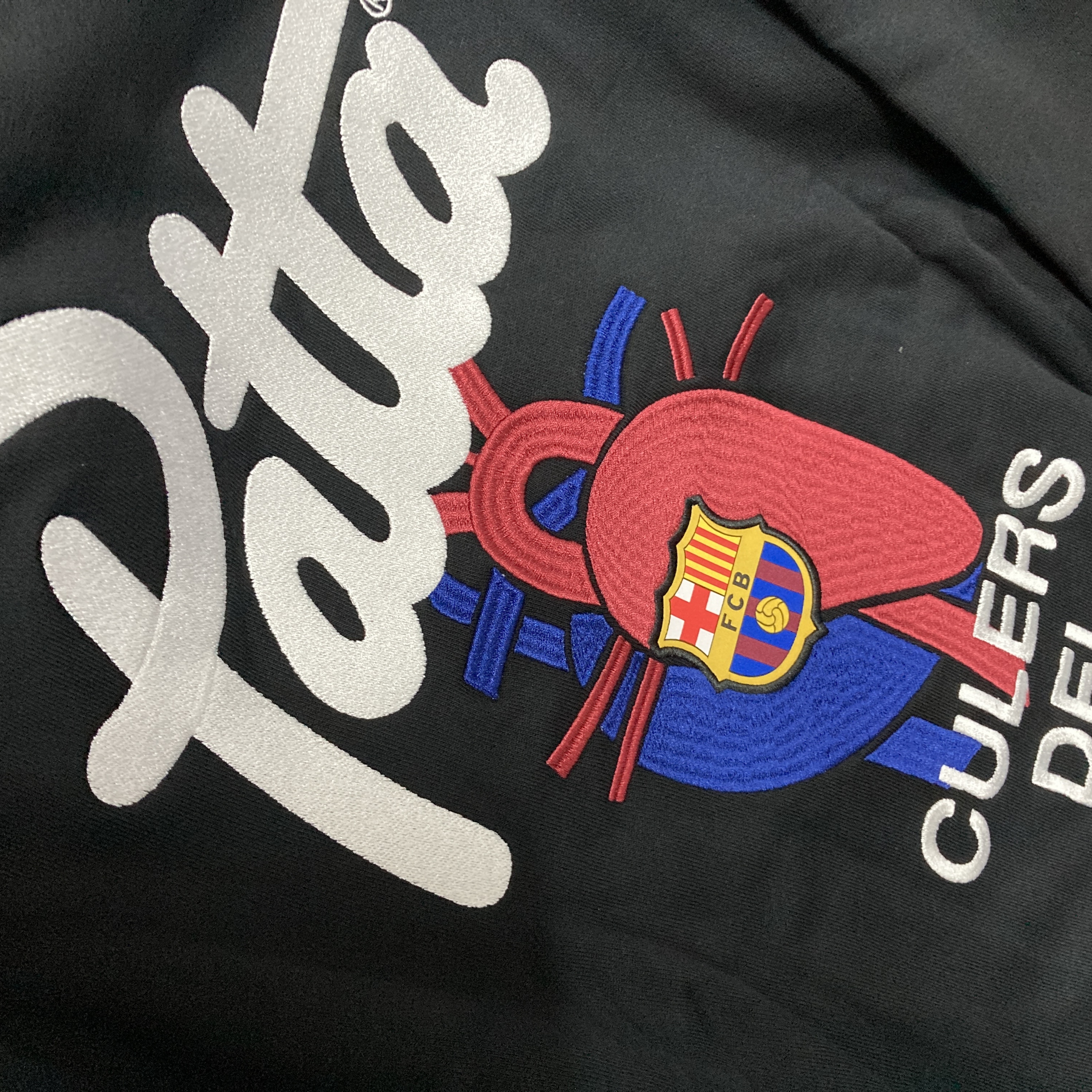 Nike x Patta x FC Barcelona Solo Swoosh Hoodie Culers del Món (FD4147-010) 착용 스타일 - 3