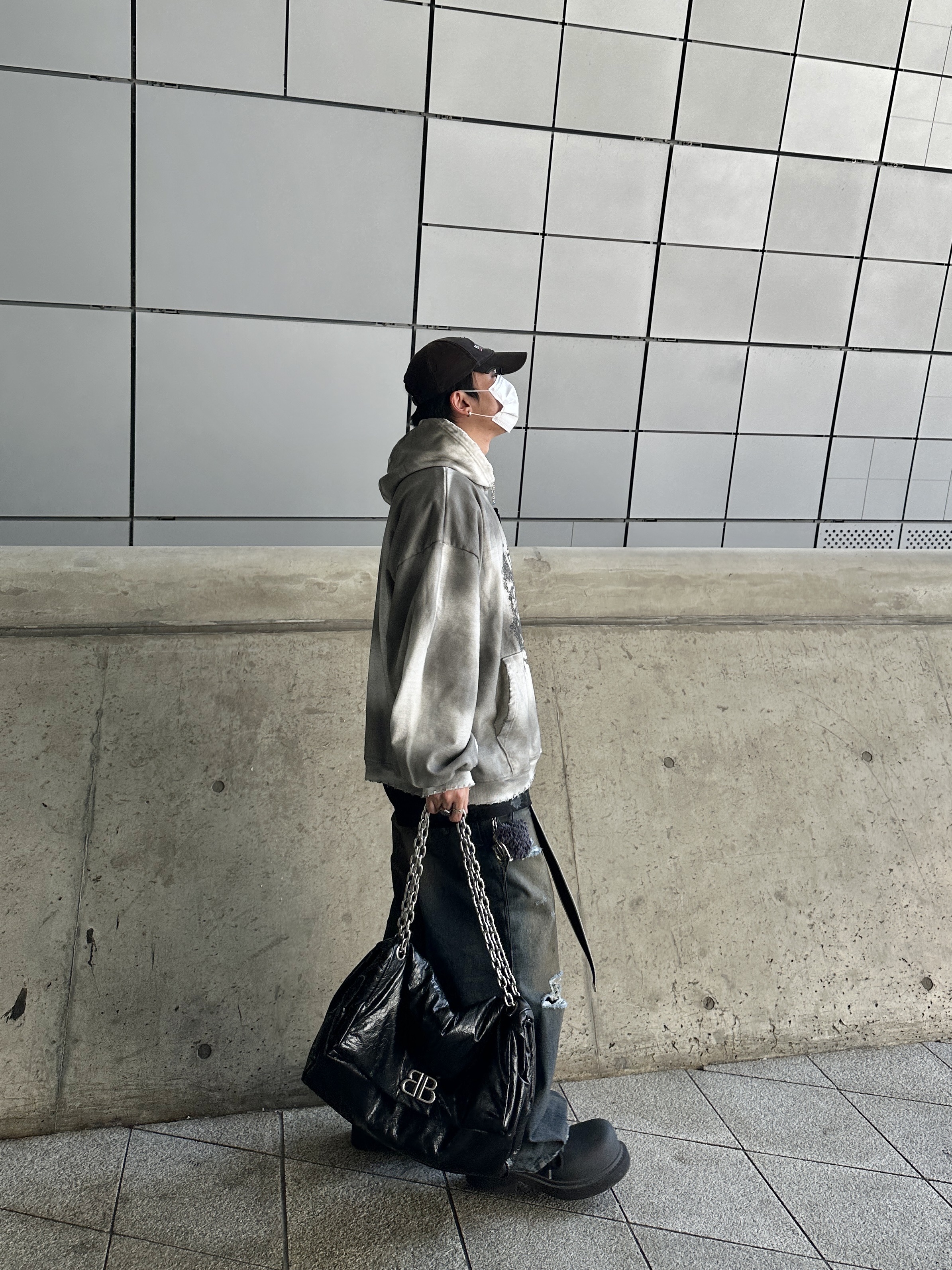 Balenciaga Steroid Derby Black, Balenciaga Gaffer Cap Black 착용 스타일 - 3