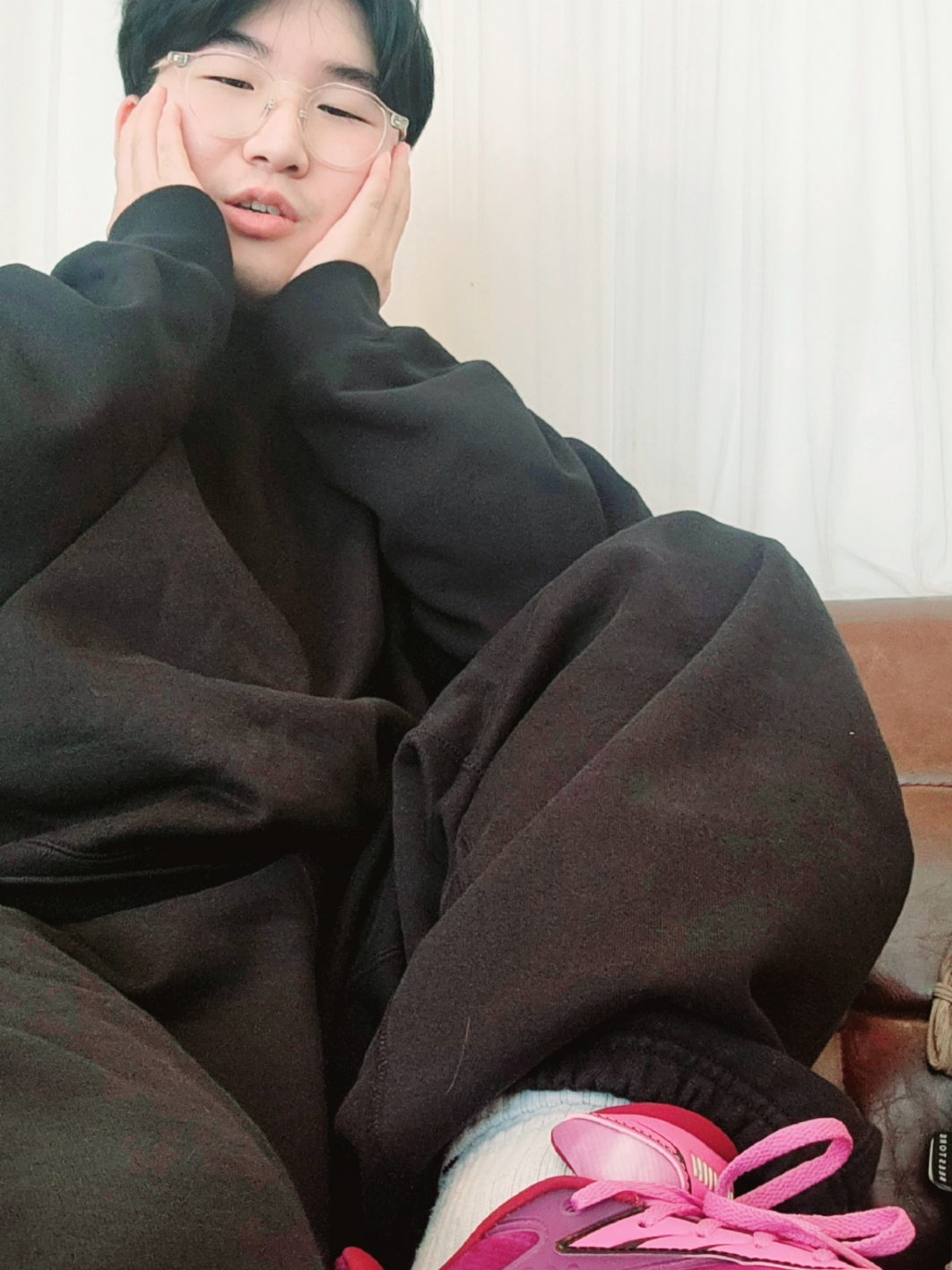 Puma x Pleasures Velophasis Overdyed Grape Wine, Nike x Stussy NRG Washed Fleece Crewneck Black (DO5310-010) 착용 스타일