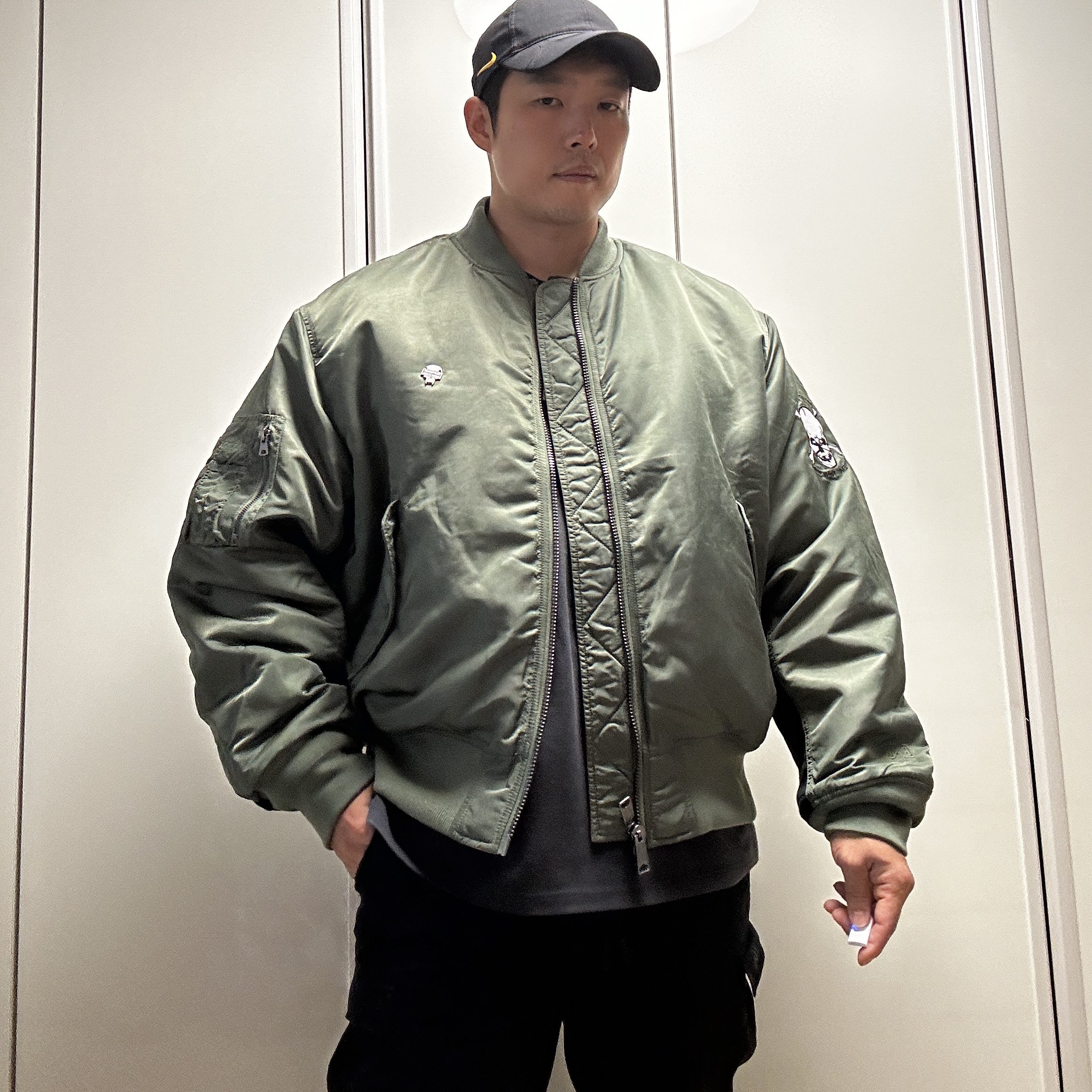 Supreme x Bounty Hunter MA-1 Jacket Olive - 23FW 착용 스타일 - 4