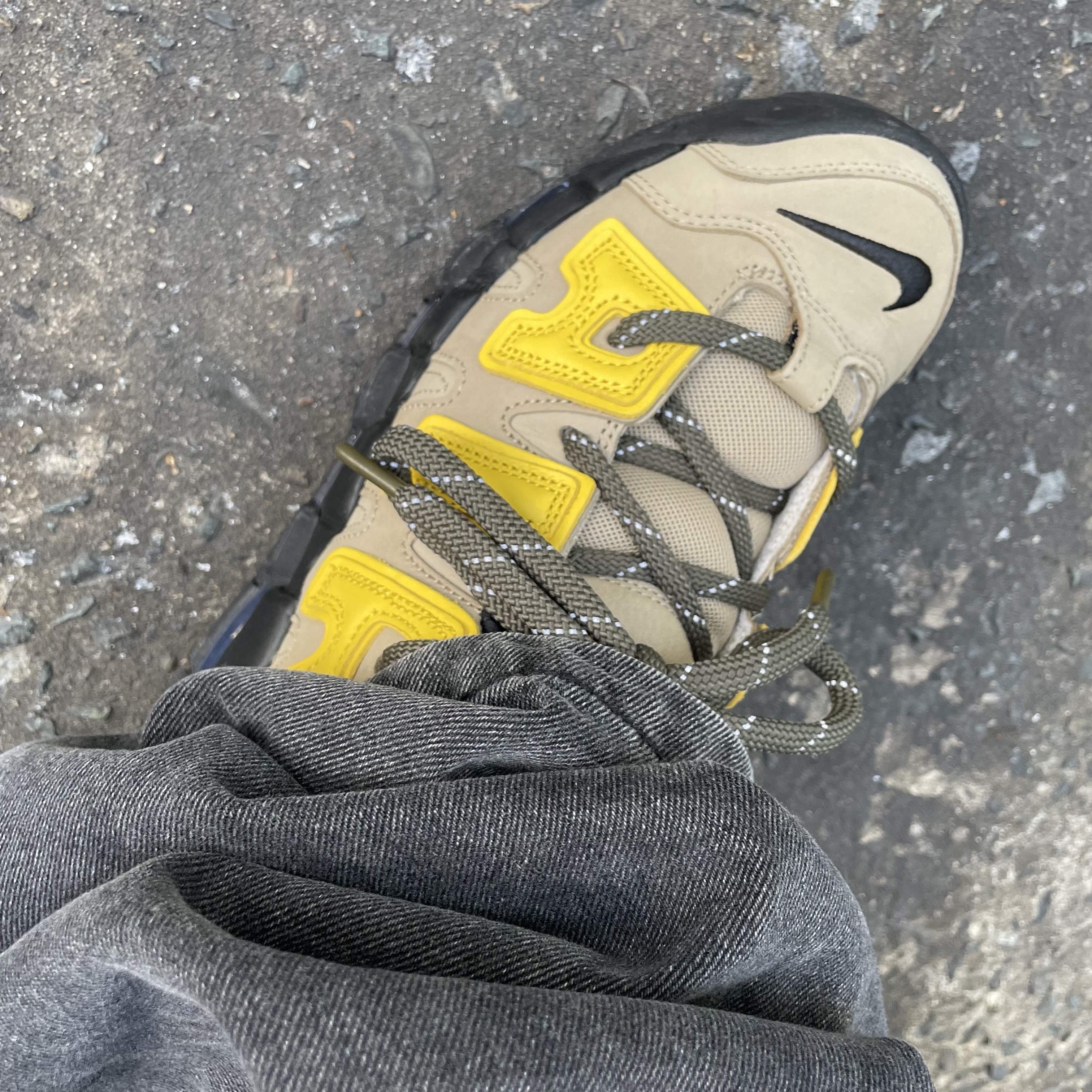 Nike x Ambush Air More Uptempo Low Vivid Sulfur and Limestone 착용 스타일
