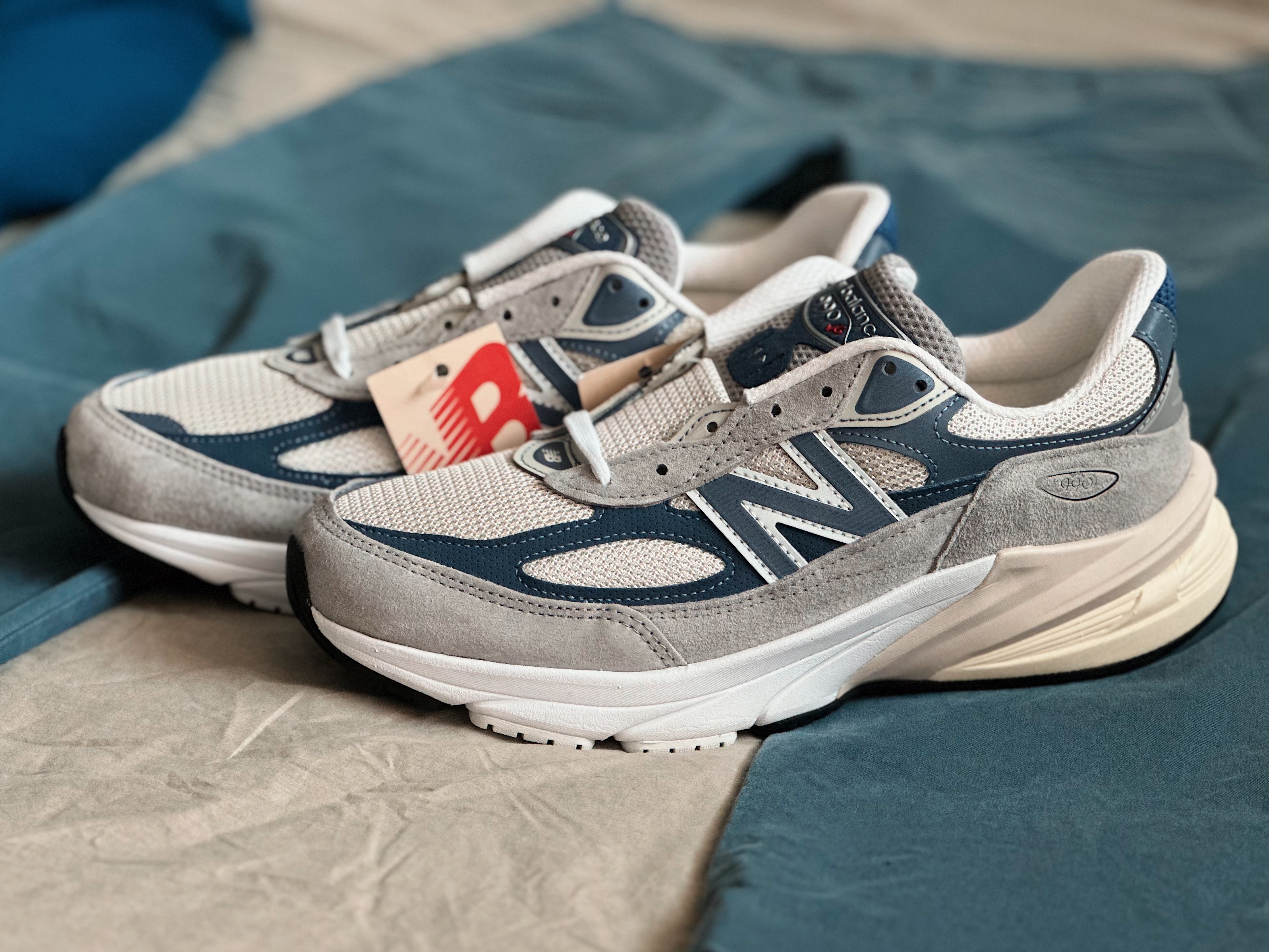 New Balance 990v6 Made in USA Gray Suede, New Balance 992 Made in USA Brown 착용 스타일 - 1