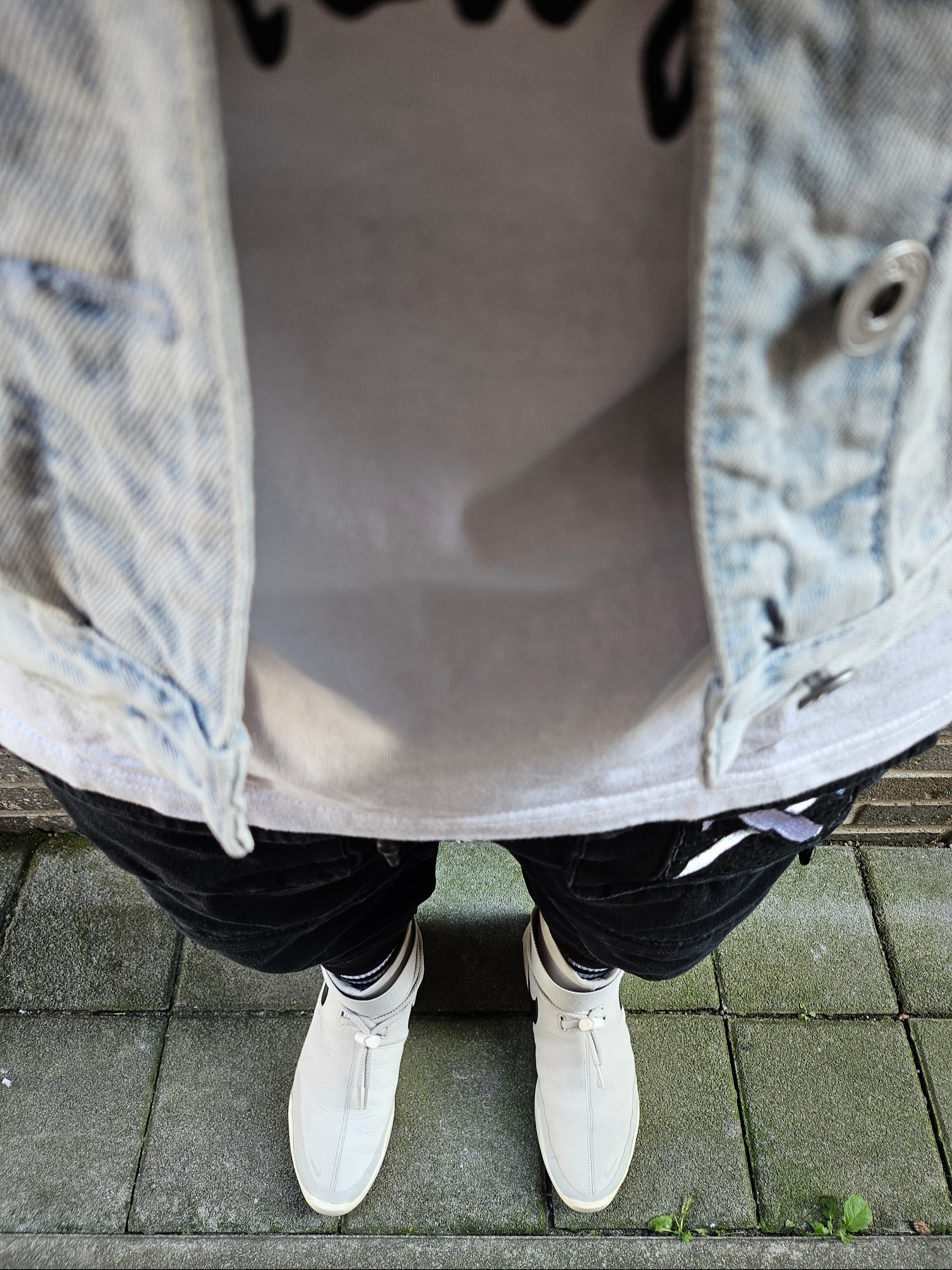Nike x Fear of God Air Fear of God SA Light Bone 착용 스타일 - 3
