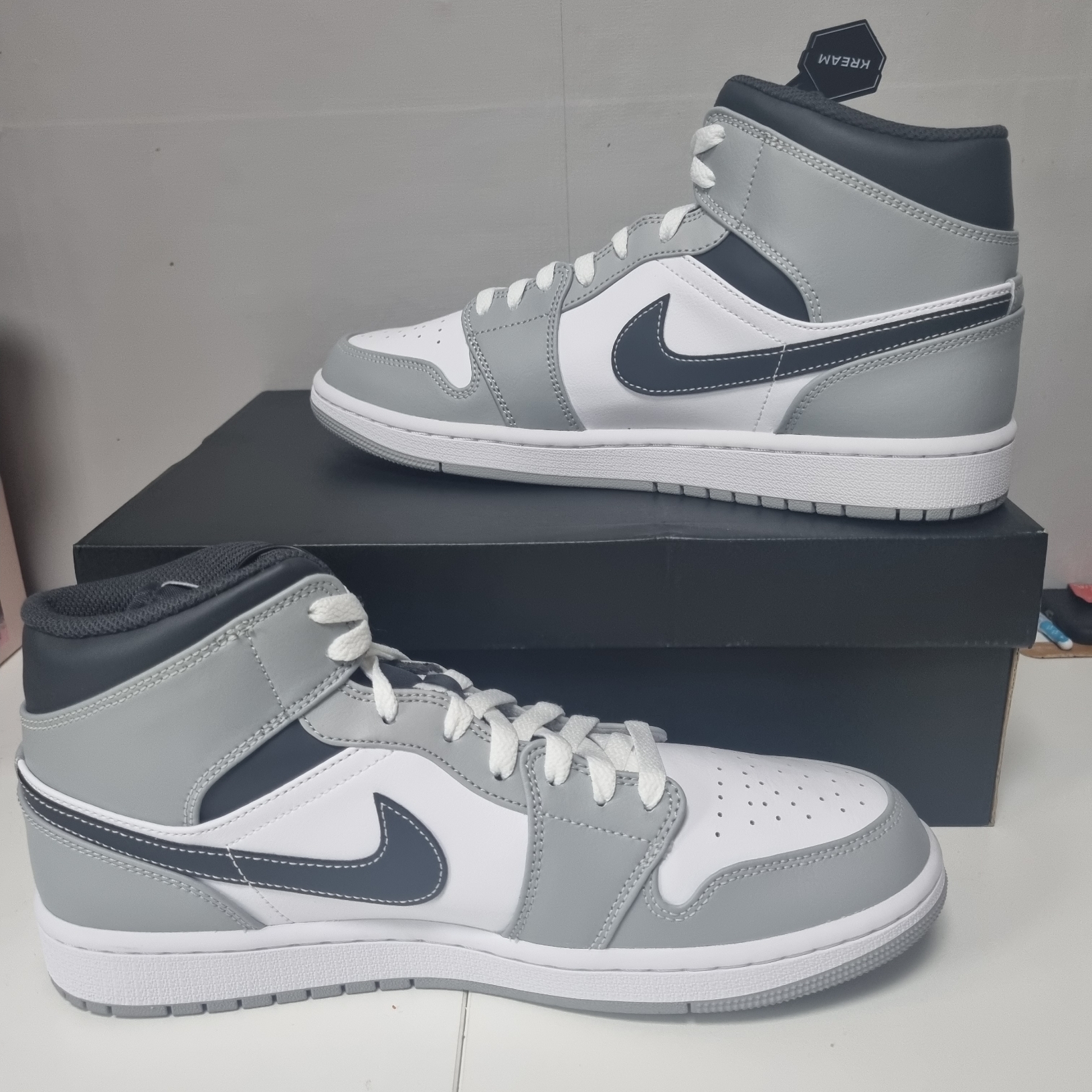 Jordan 1 Mid Light Smoke Grey Anthracite 착용 스타일