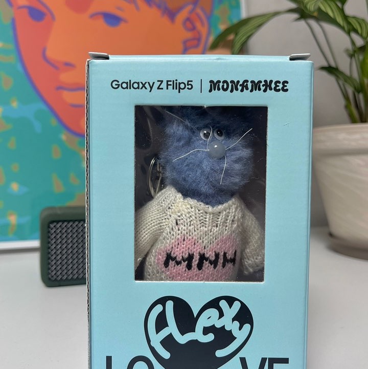 Monamhee Love Flexy Keyring Blue 착용 스타일 - 1