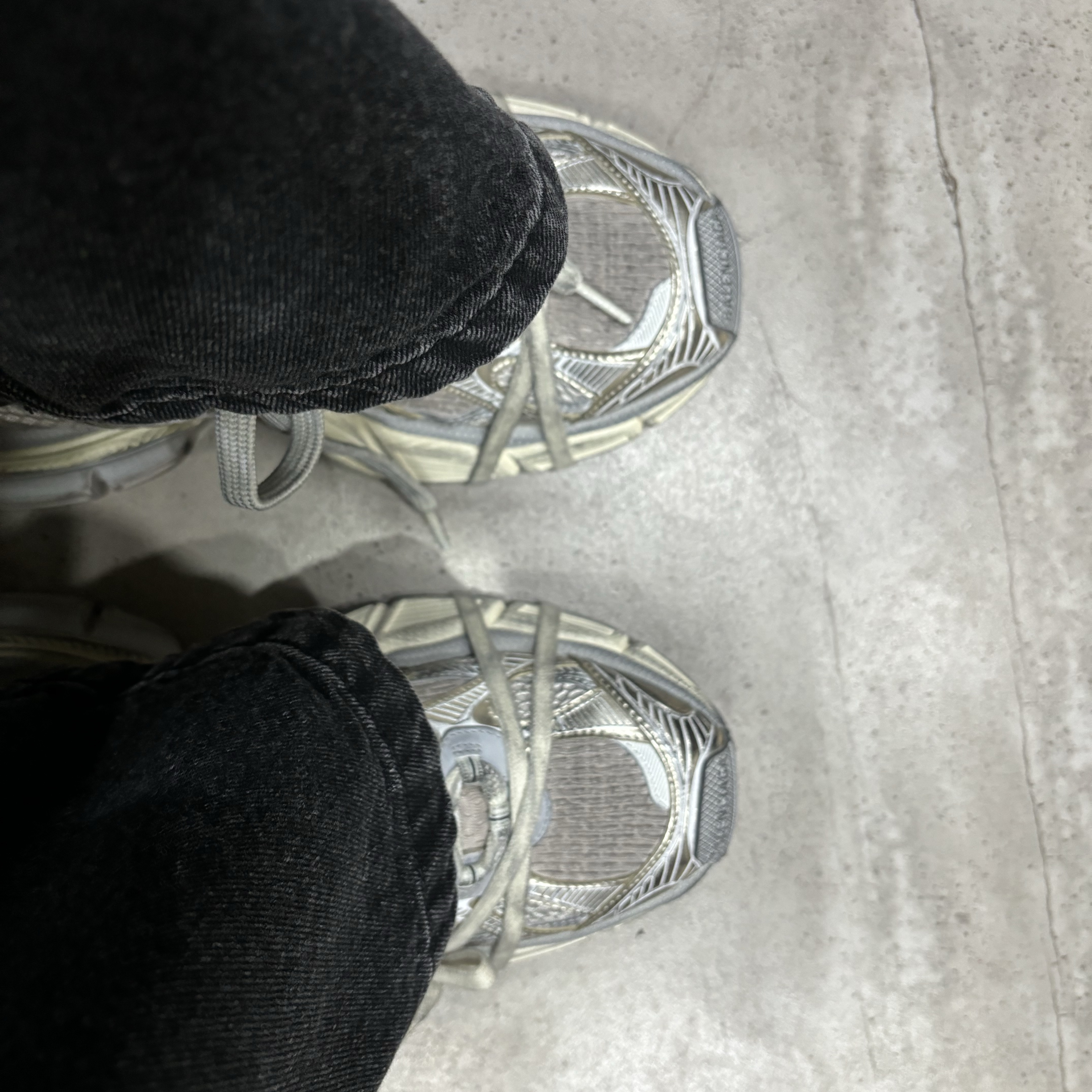 Balenciaga 3XL Sneakers Light Beige 착용 스타일 - 3