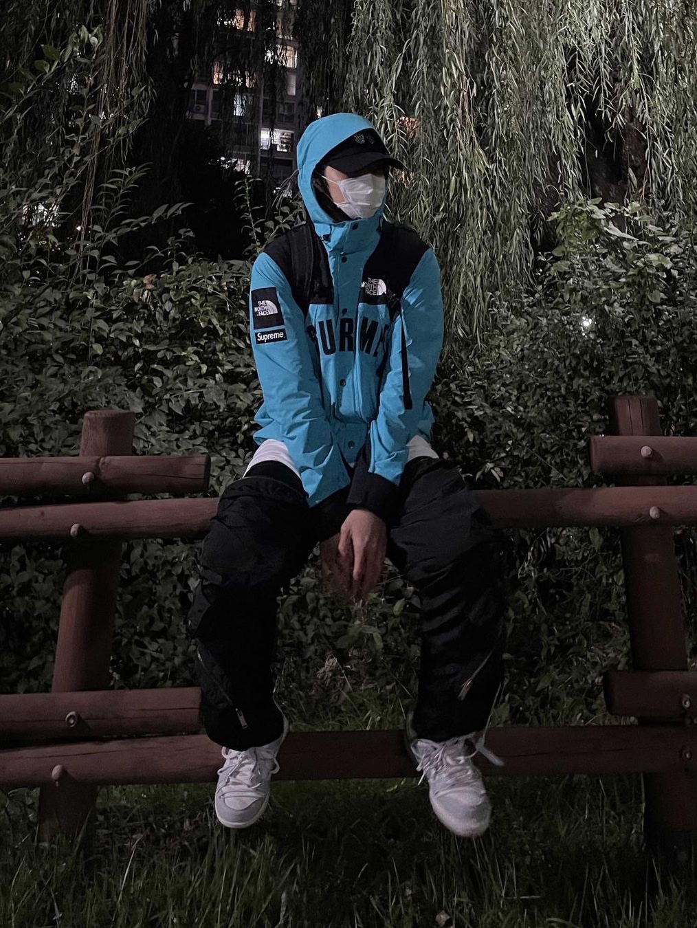 Supreme x The North Face Cargo Jacket Multi-Color - 20SS, Supreme Backpack Blue - 23FW 착용 스타일 - 4