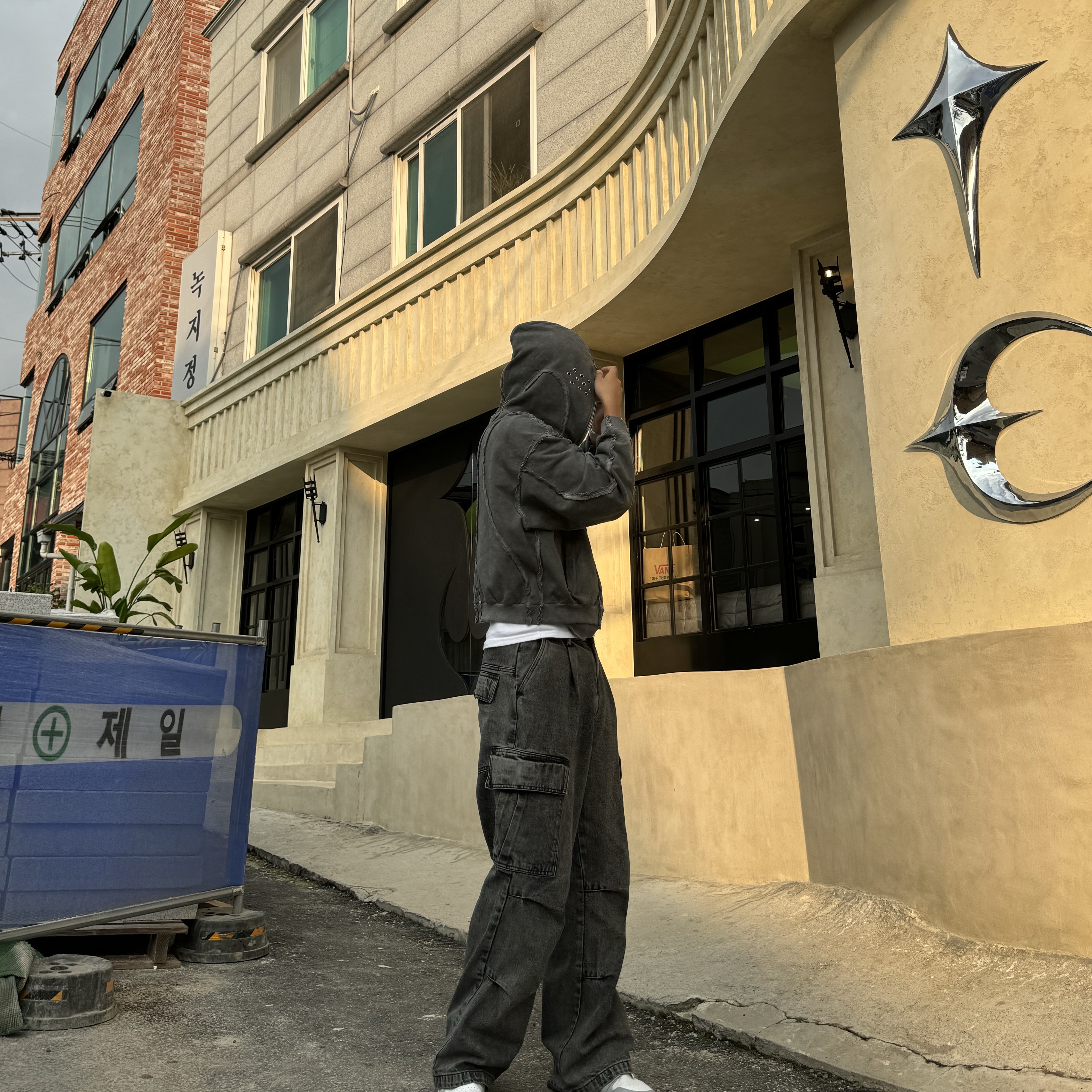 Thug Club Gladiator Hoodie Grey, Jordan 1 Mid Light Smoke Grey Anthracite 착용 스타일