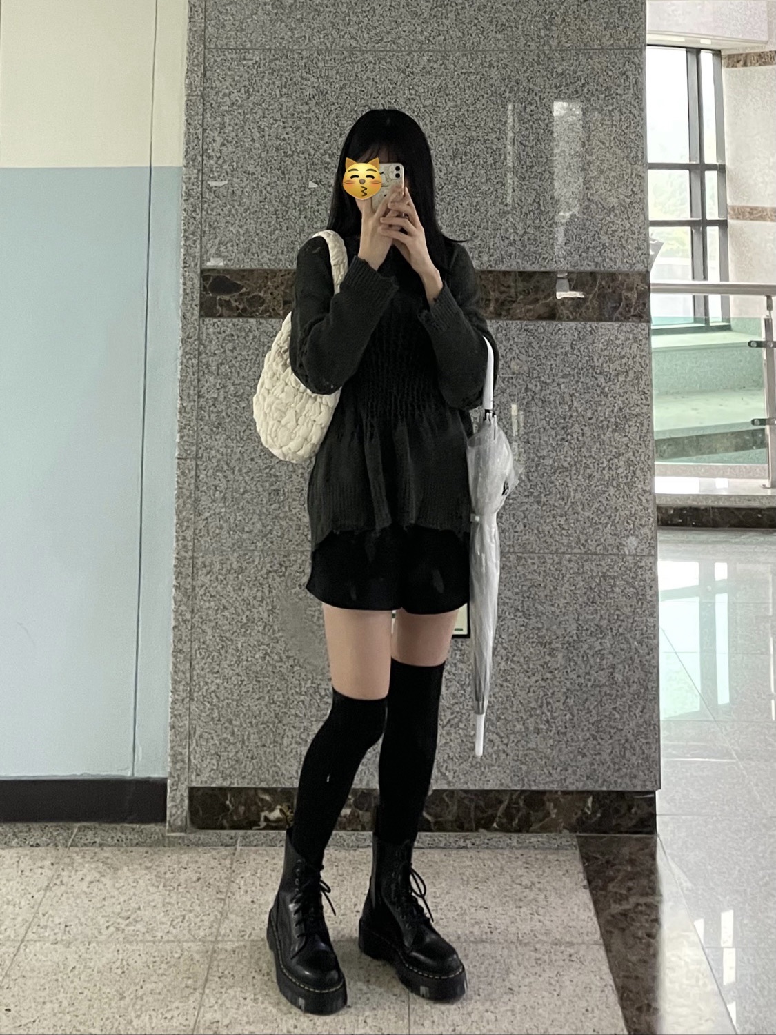 COS Quilted Mini Bag Cream 착용 스타일 - 1