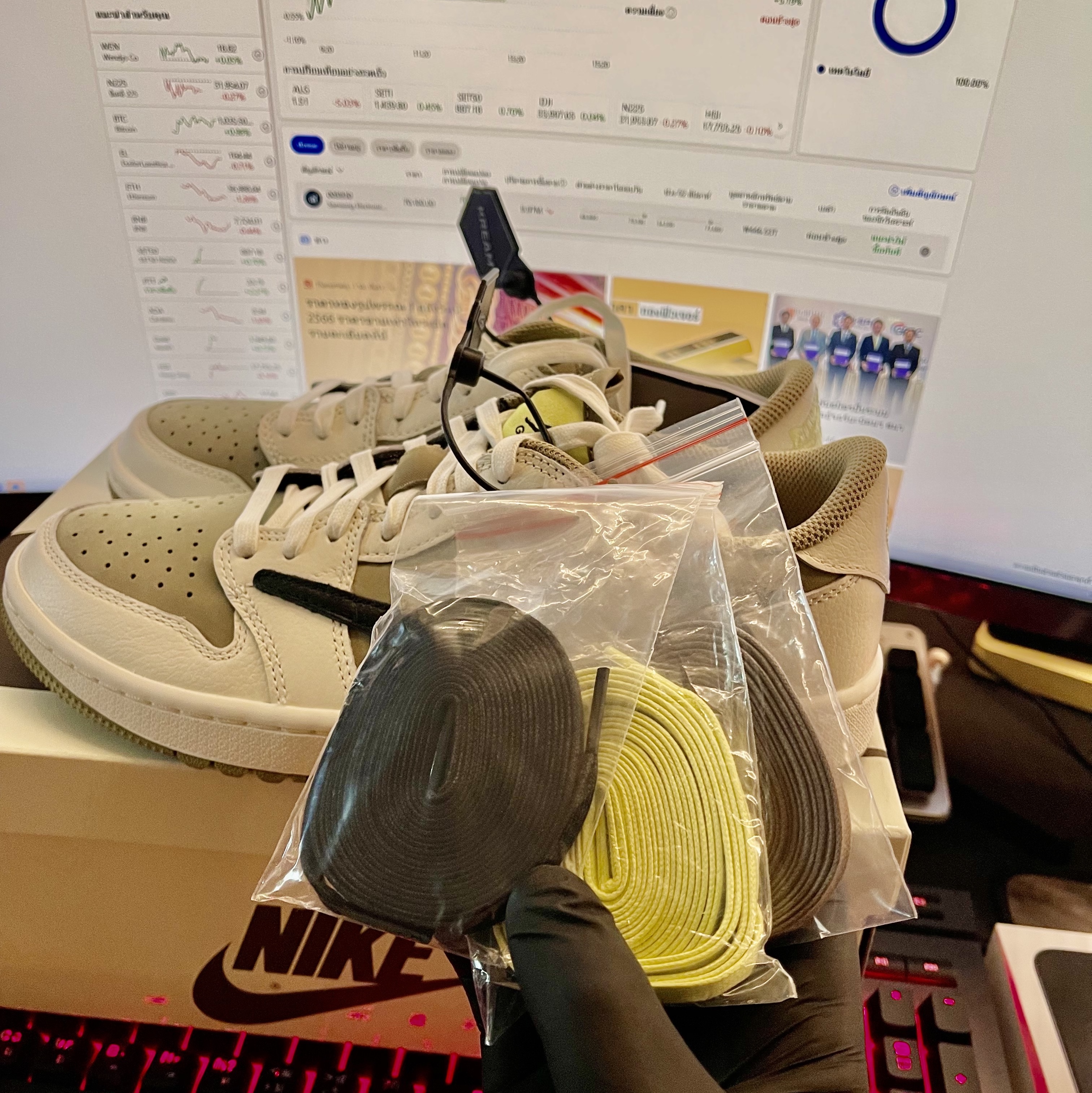 Jordan 1 x Travis Scott Retro Low Golf NRG Neutral Olive 착용 스타일 - 4