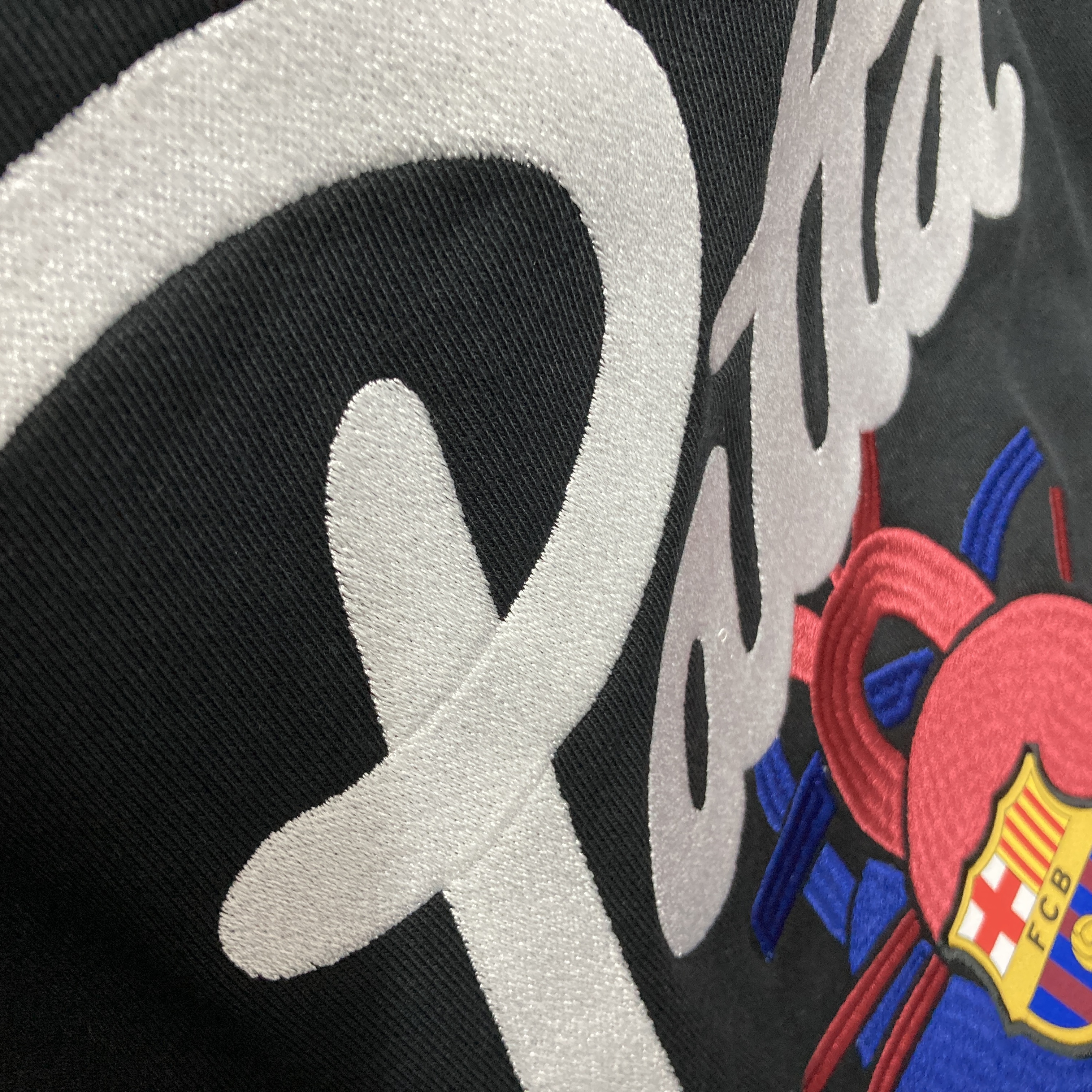 Nike x Patta x FC Barcelona Solo Swoosh Hoodie Culers del Món (FD4147-010) 착용 스타일 - 4