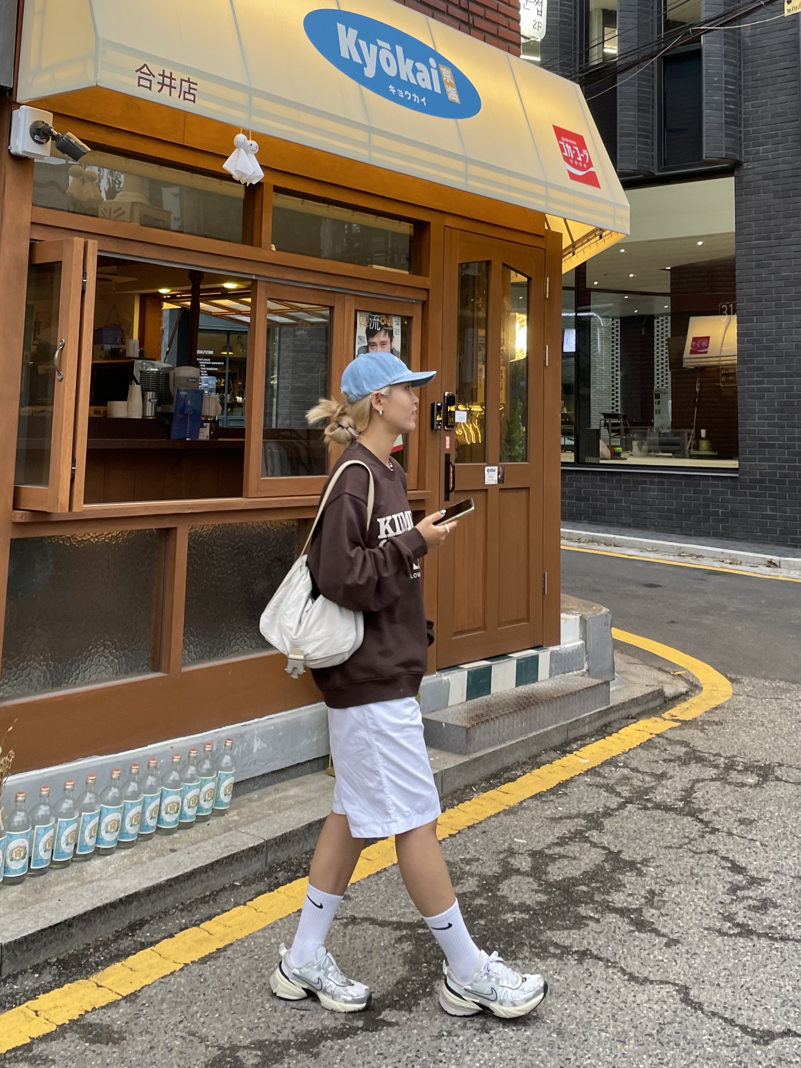 Nike V2K Run Summit White Metallic Silver 착용 스타일 - 2