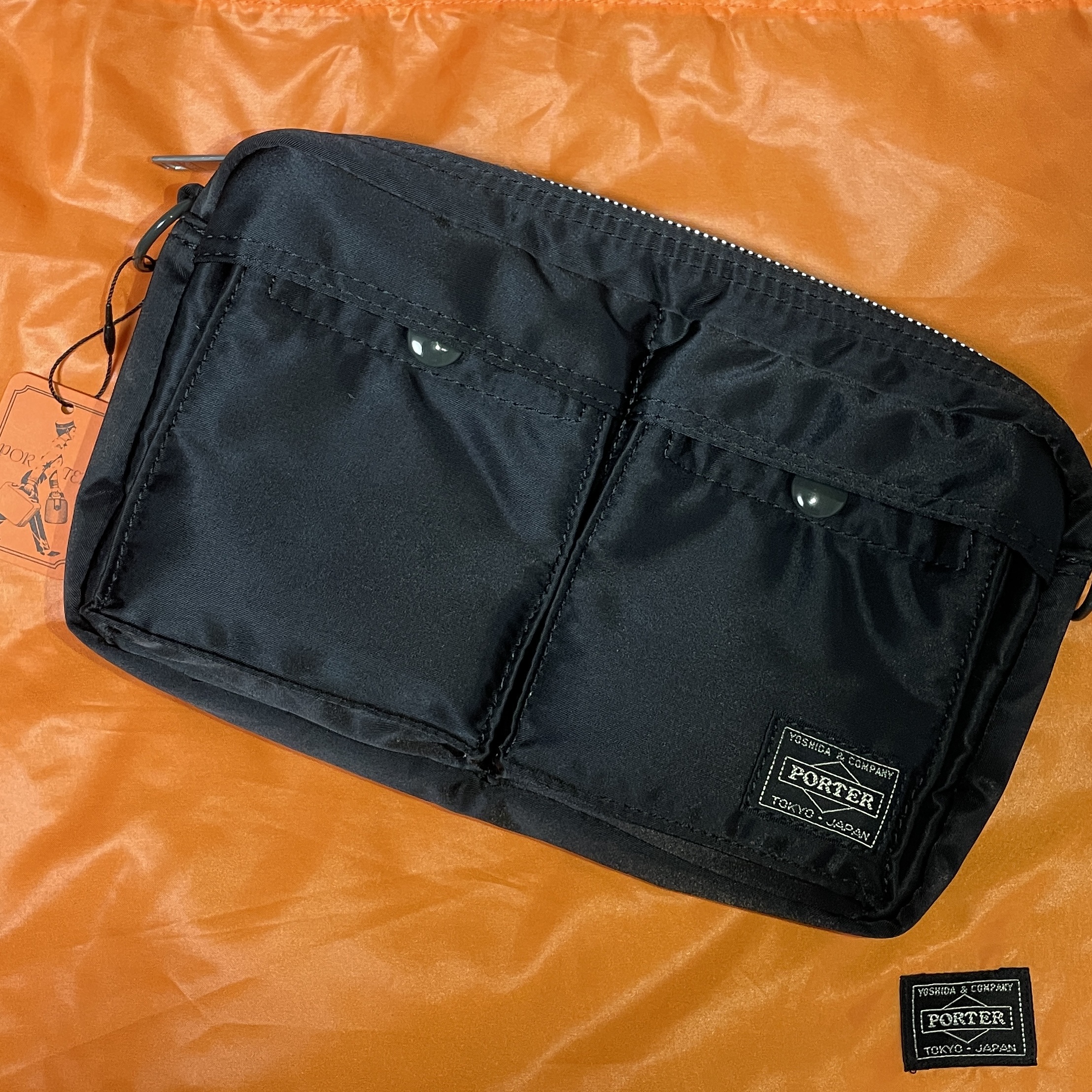 Porter Tanker Shoulder Bag Black 착용 스타일 - 1