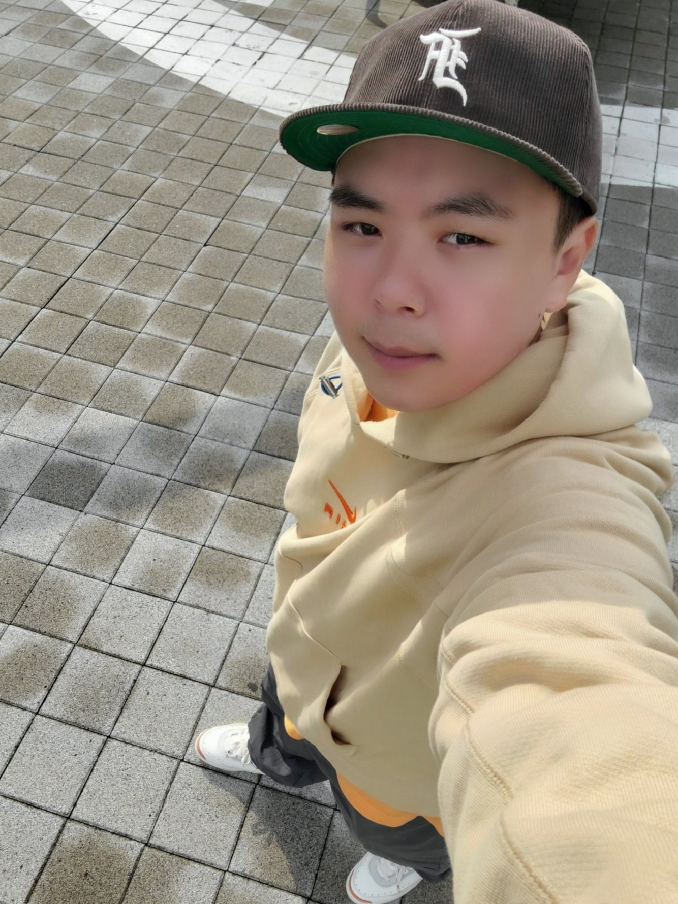 Jordan 2 x Maison Chateau Rouge Retro SP Orange and Sail, New Era x Fear of God 59FIFTY Corduroy Size Cap Walnut 착용 스타일
