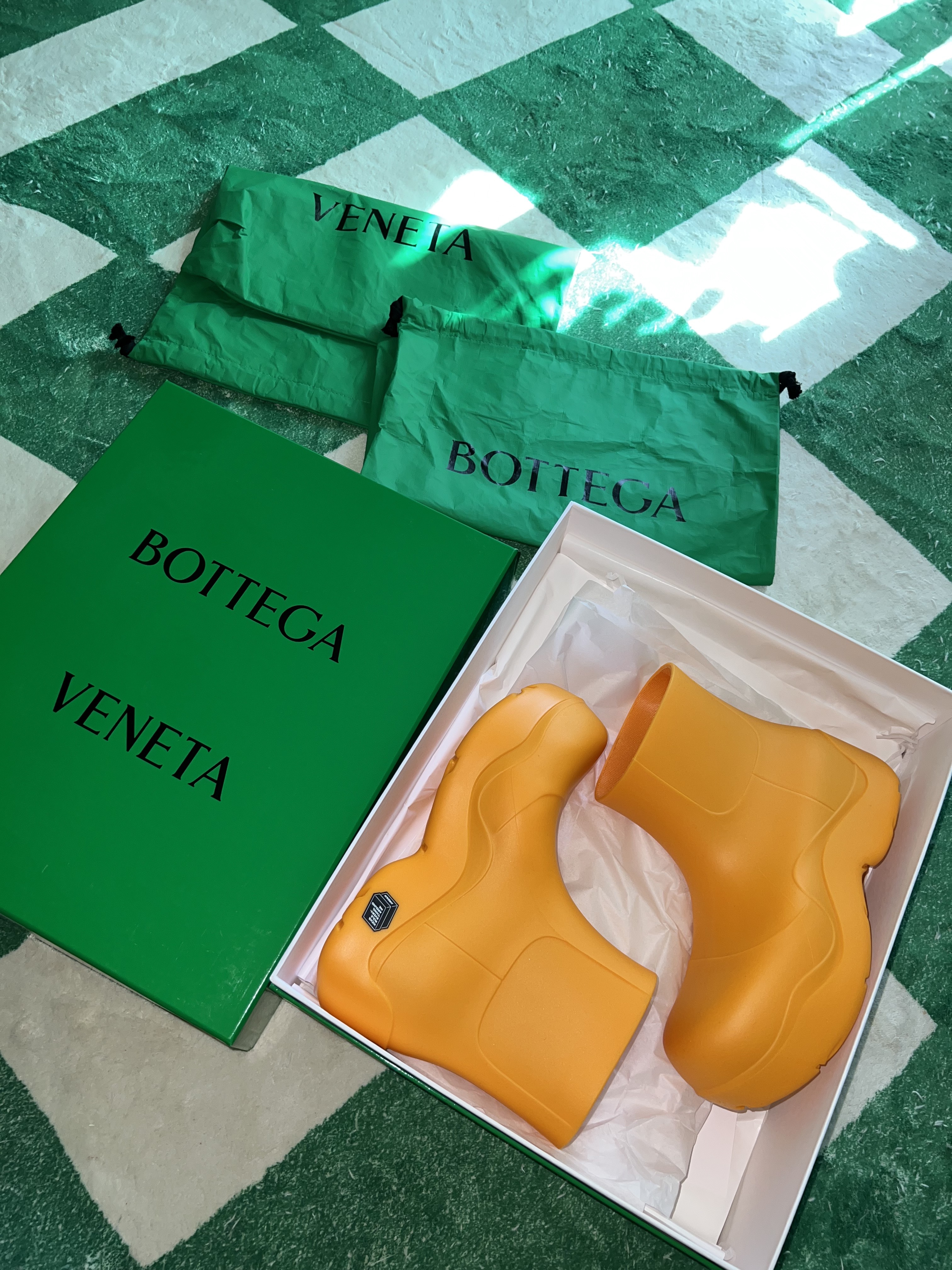 (W) Bottega Veneta Puddle Ankle Boots Tangerine 착용 스타일 - 1