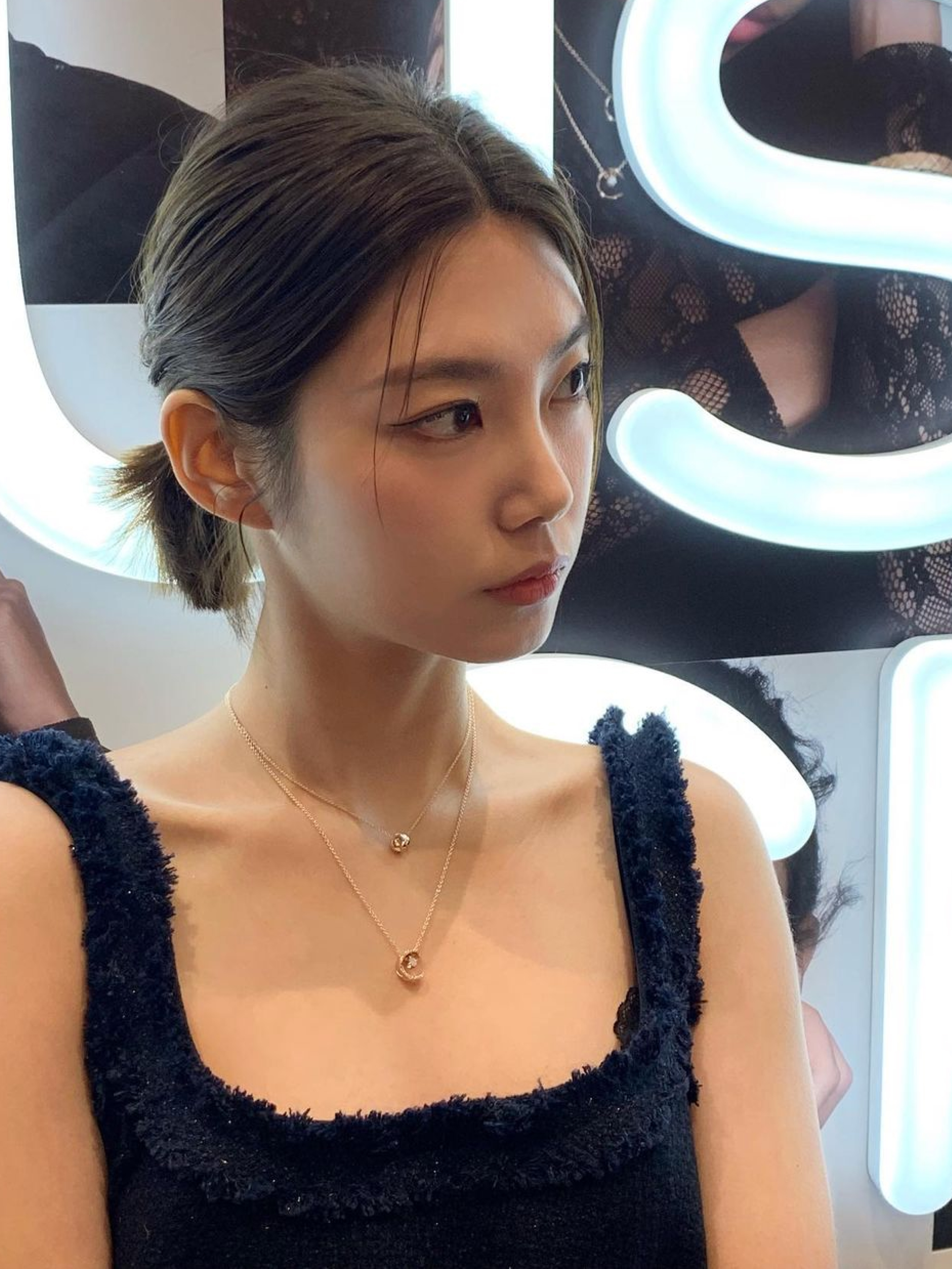 (W) Chanel Coco Crush Necklace Quilted Motif & 18K White Gold, (W) Chanel Coco Crush Necklace Quilted Motif & 18K Yellow Gold 착용 스타일 - 4