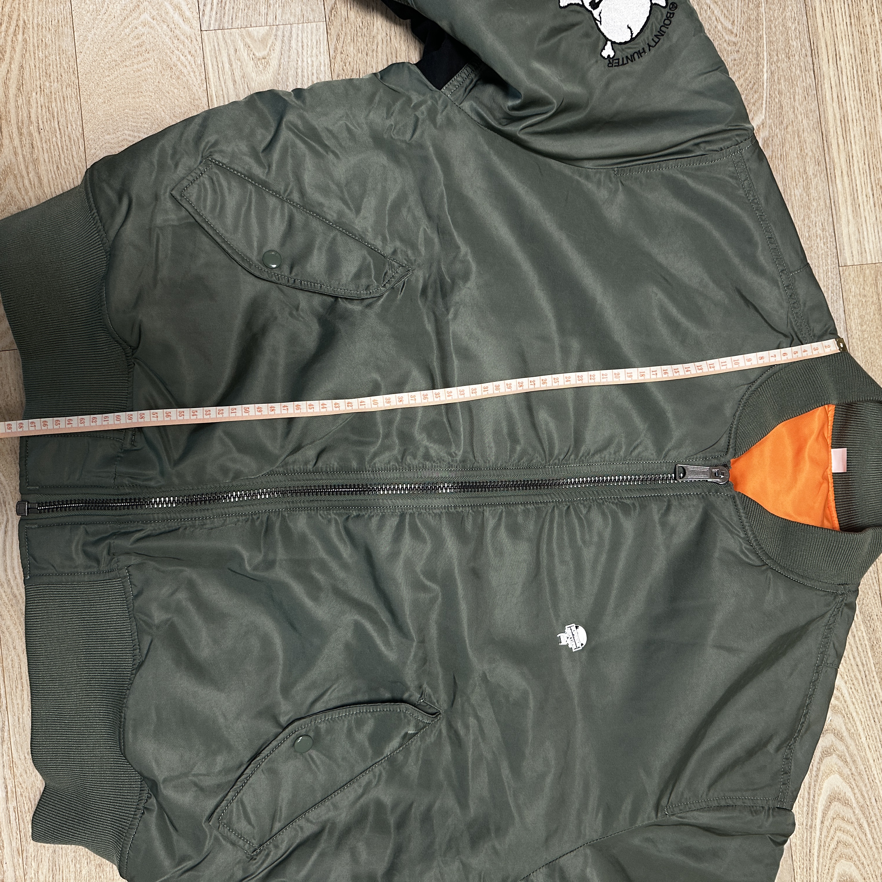 Supreme x Bounty Hunter MA-1 Jacket Olive - 23FW 착용 스타일 - 1