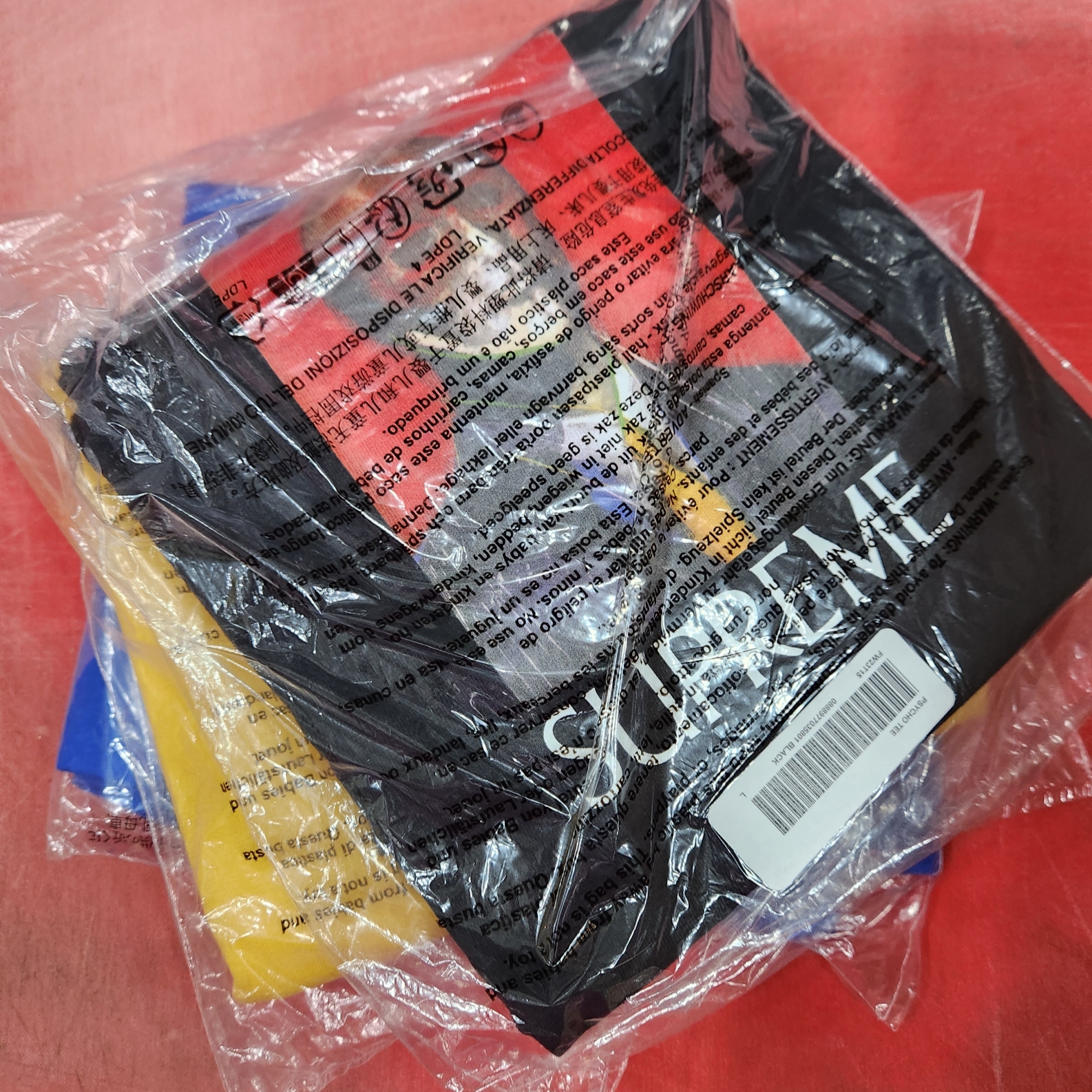 Supreme American Psycho T-Shirt Black - 23FW, Supreme American Psycho T-Shirt Mustard - 23FW 착용 스타일