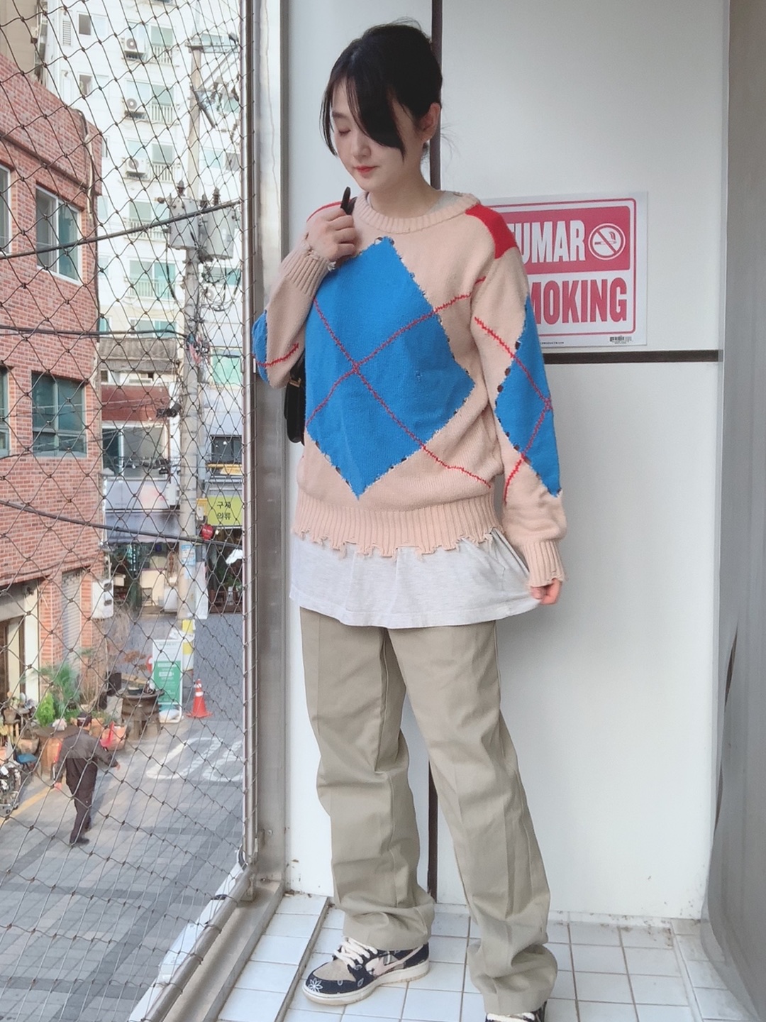 Fear of God Baseball T-Shirt Cream Heather Red, Nike x Travis Scott SB Dunk Low 착용 스타일 - 3