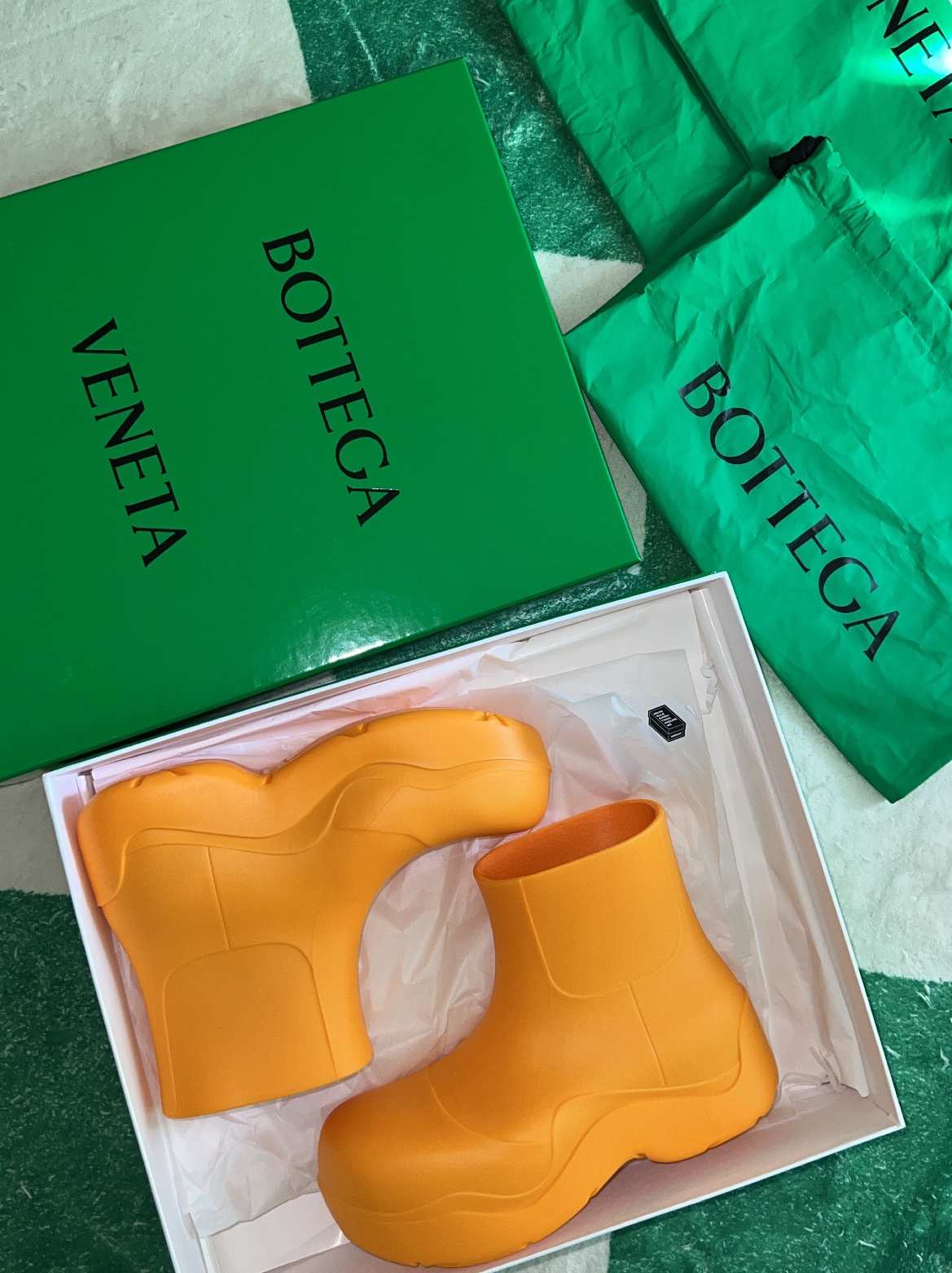 (W) Bottega Veneta Puddle Ankle Boots Tangerine 착용 스타일 - 2
