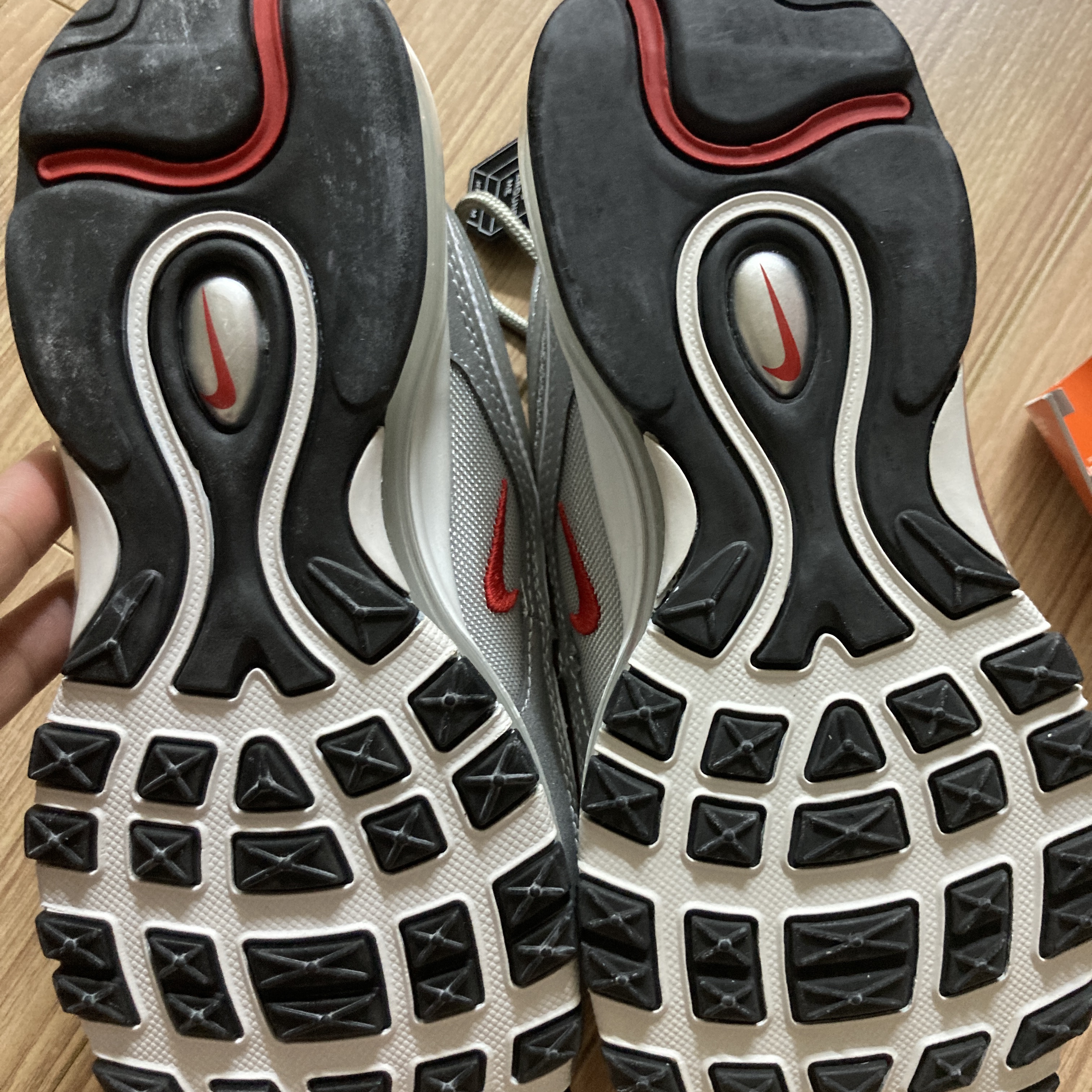 (W) Nike Air Max 97 OG Silver Bullet 2022 착용 스타일 - 1