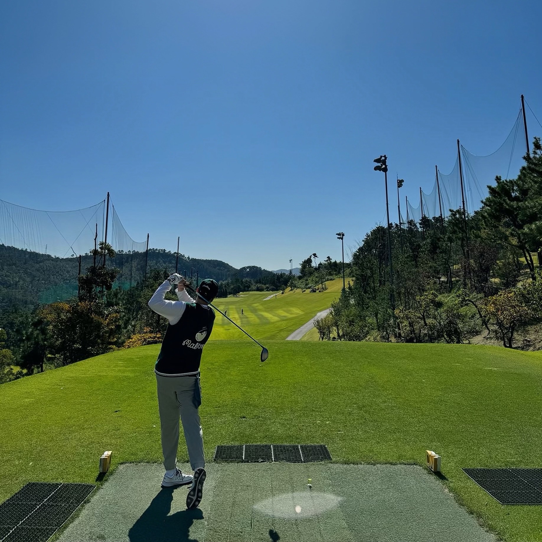 New Balance x Malbon 997 Golf White Green 착용 스타일 - 1