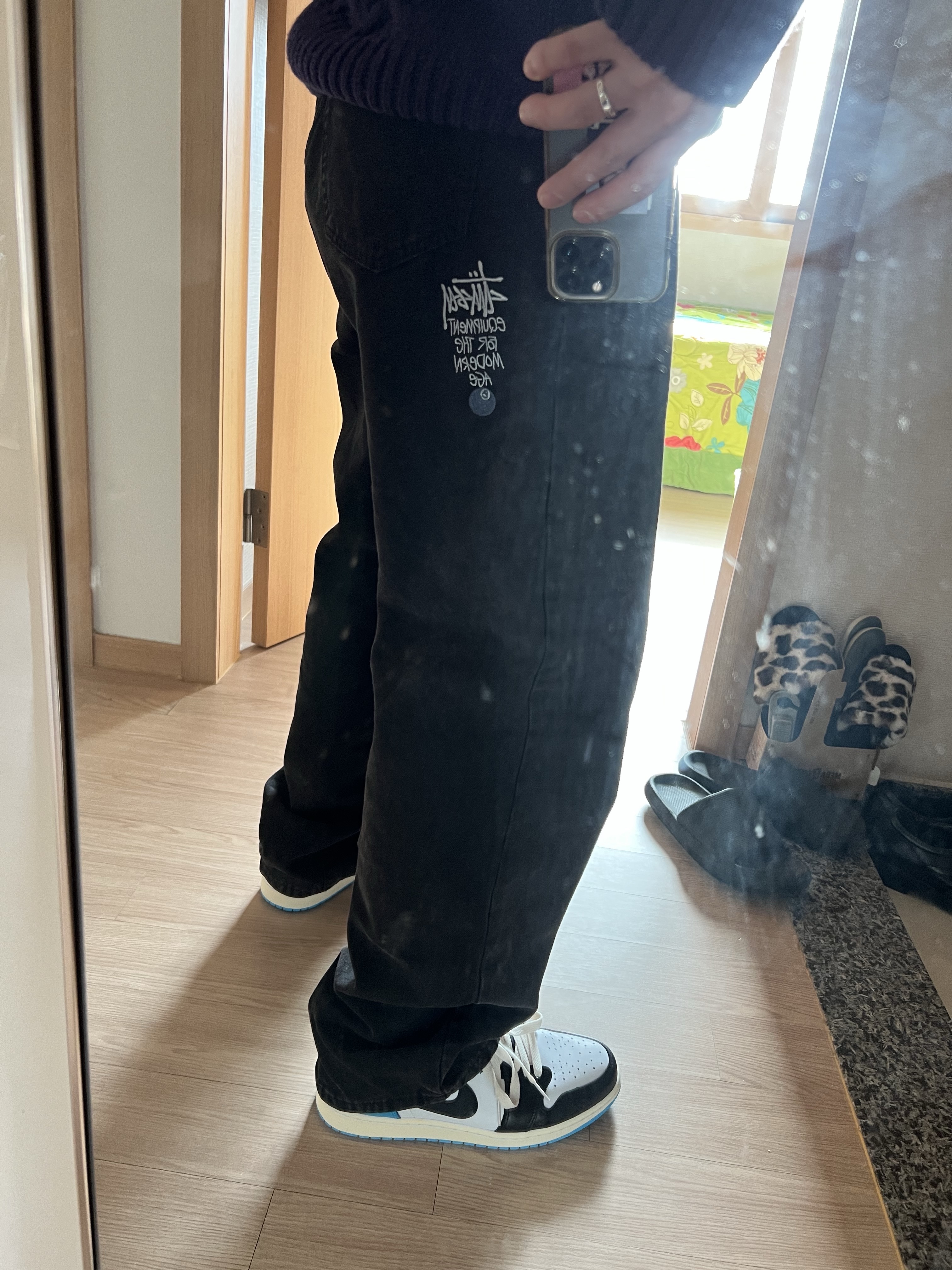 Stussy Washed Canvas Big OL' Jean Black, Jordan 1 Retro Low OG Black and Dark Powder Blue 착용 스타일 - 2