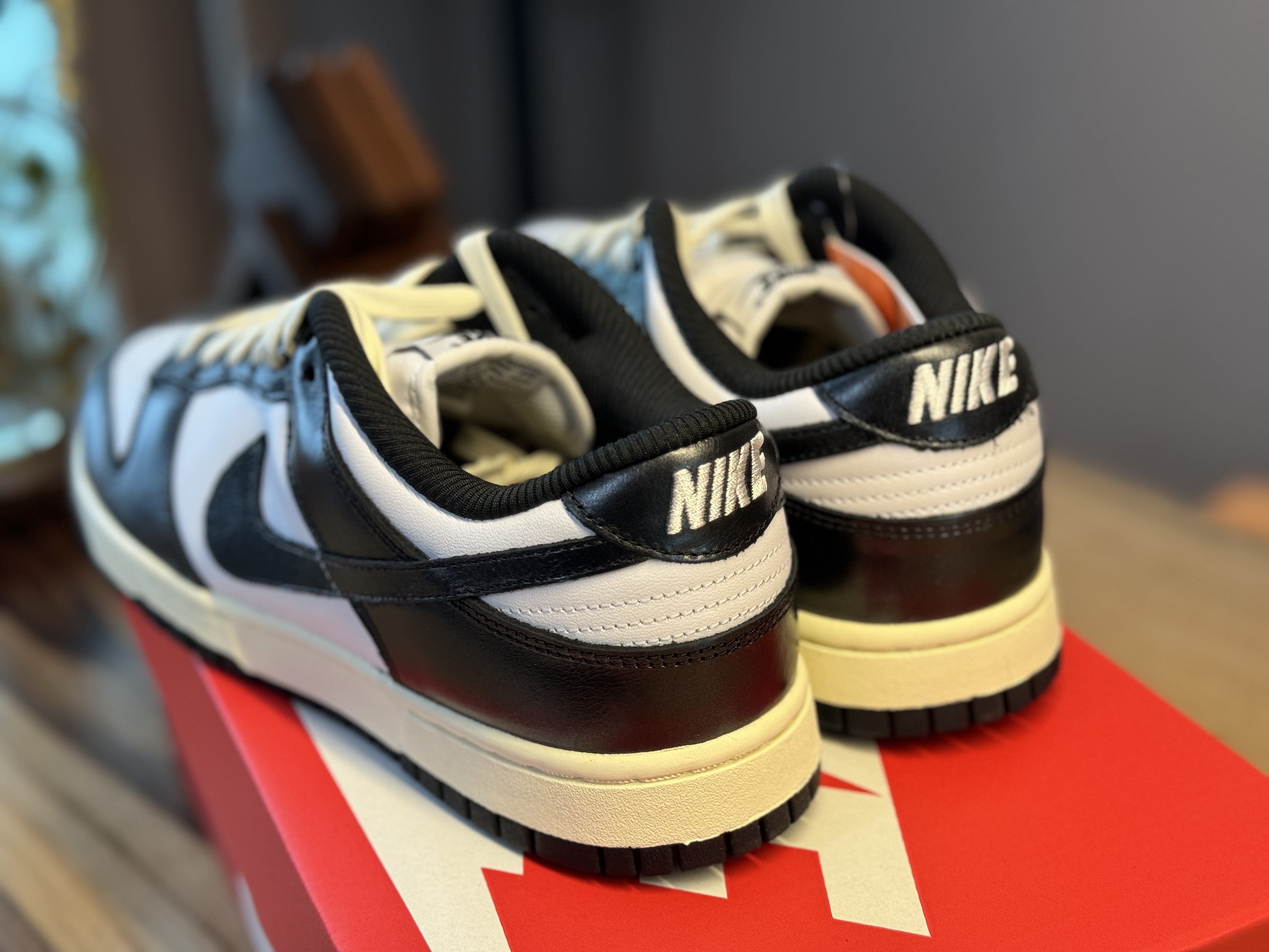 (W) Nike Dunk Low Vintage Black and White 착용 스타일 - 4
