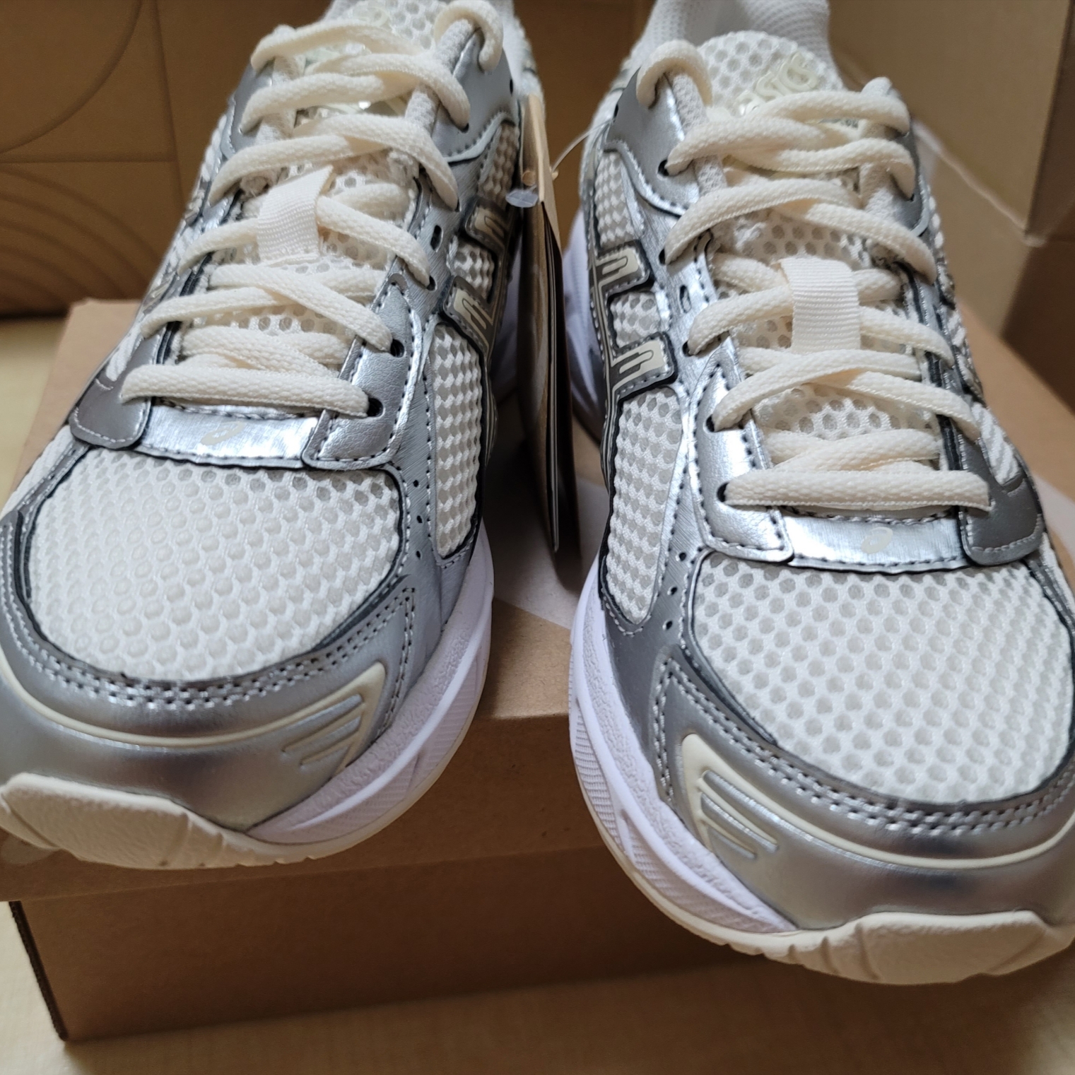 (W) Asics Gel-1130 Cream Pure Silver 착용 스타일 - 2