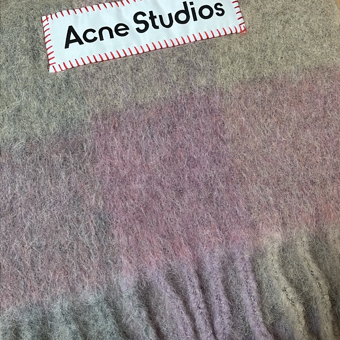 Acne Studios Mohair Check Muffler Fuchsia Lilac Pink 착용 스타일