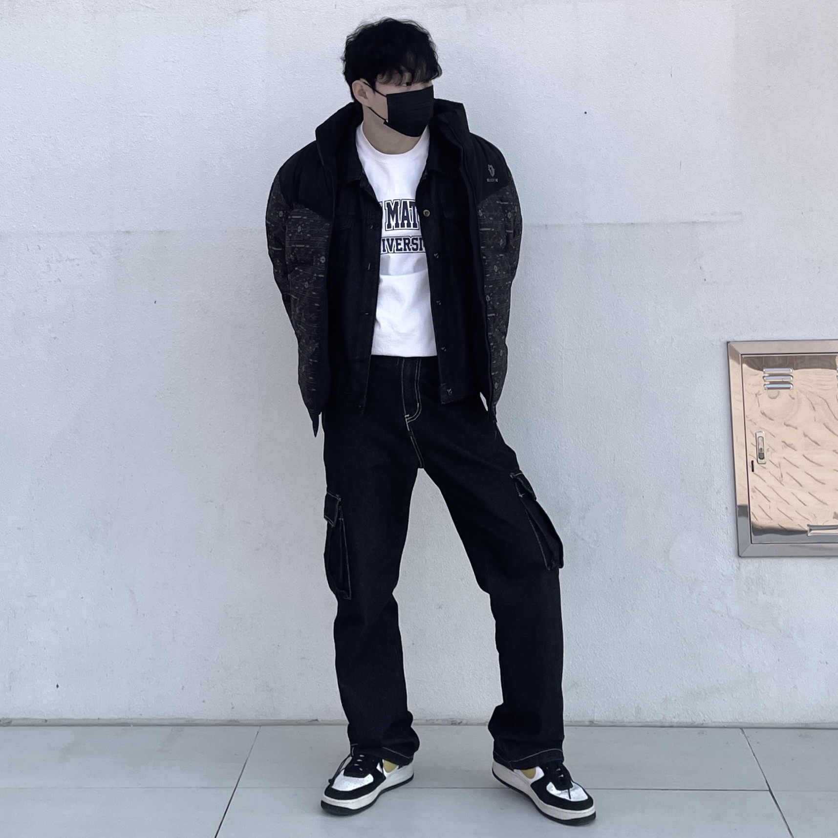 Nike Air Force 1 '07 LV8 Athletic Club Black Dark Sulfur 착용 스타일 - 2