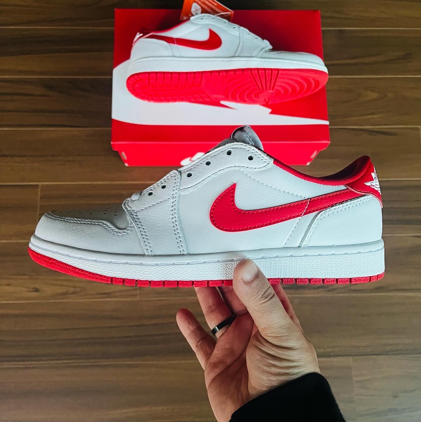 Jordan 1 Retro Low OG University Red 착용 스타일 - 1